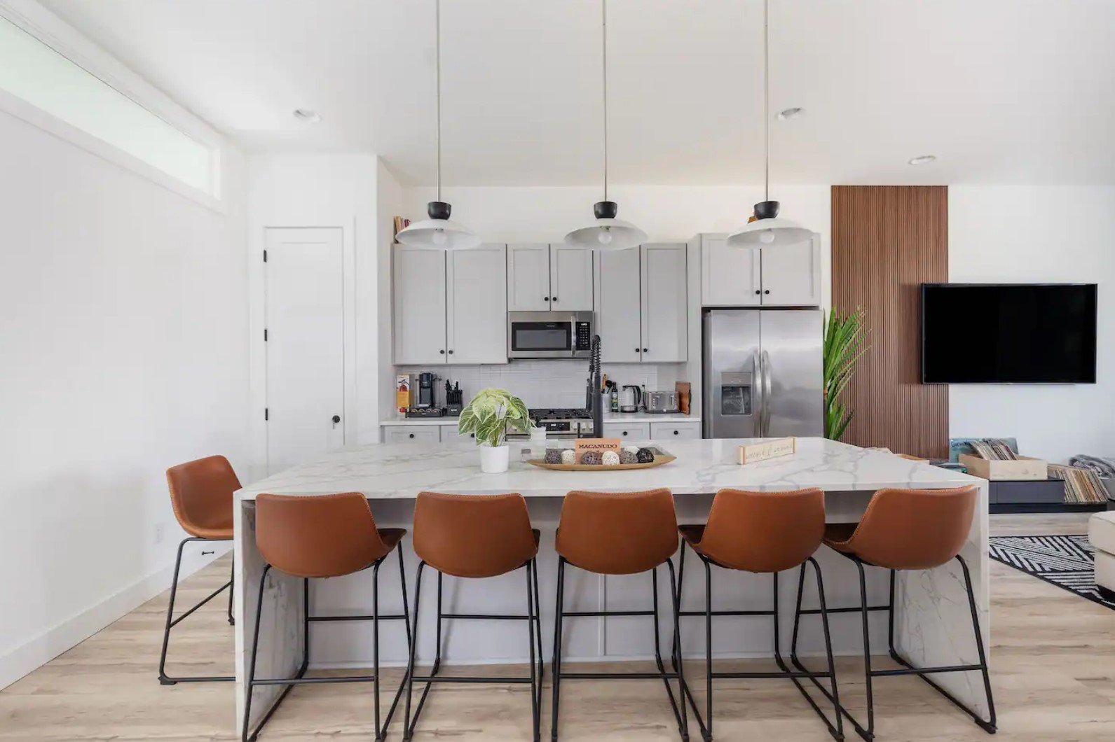 Nashville - Airbnb Full House, Game Room & Rooftop Design
