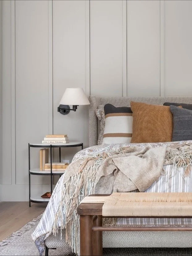 The time changed, but my cozy morning routine didn&rsquo;t get the memo. ☕️🍁

pic: @mikeradfordphoto