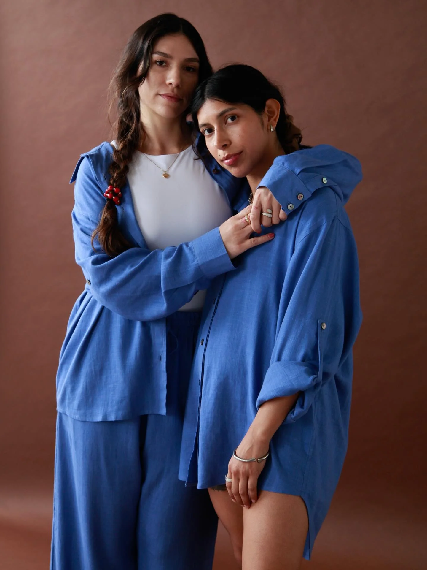 It&rsquo;s Friday, and we&rsquo;ve got you covered in comfort.

Our lounge wear is made from a dreamy blend of hemp and vegetable silk, giving you the durability you need from hemp and the buttery softness you&rsquo;ll love from vegetable silk. 

Per