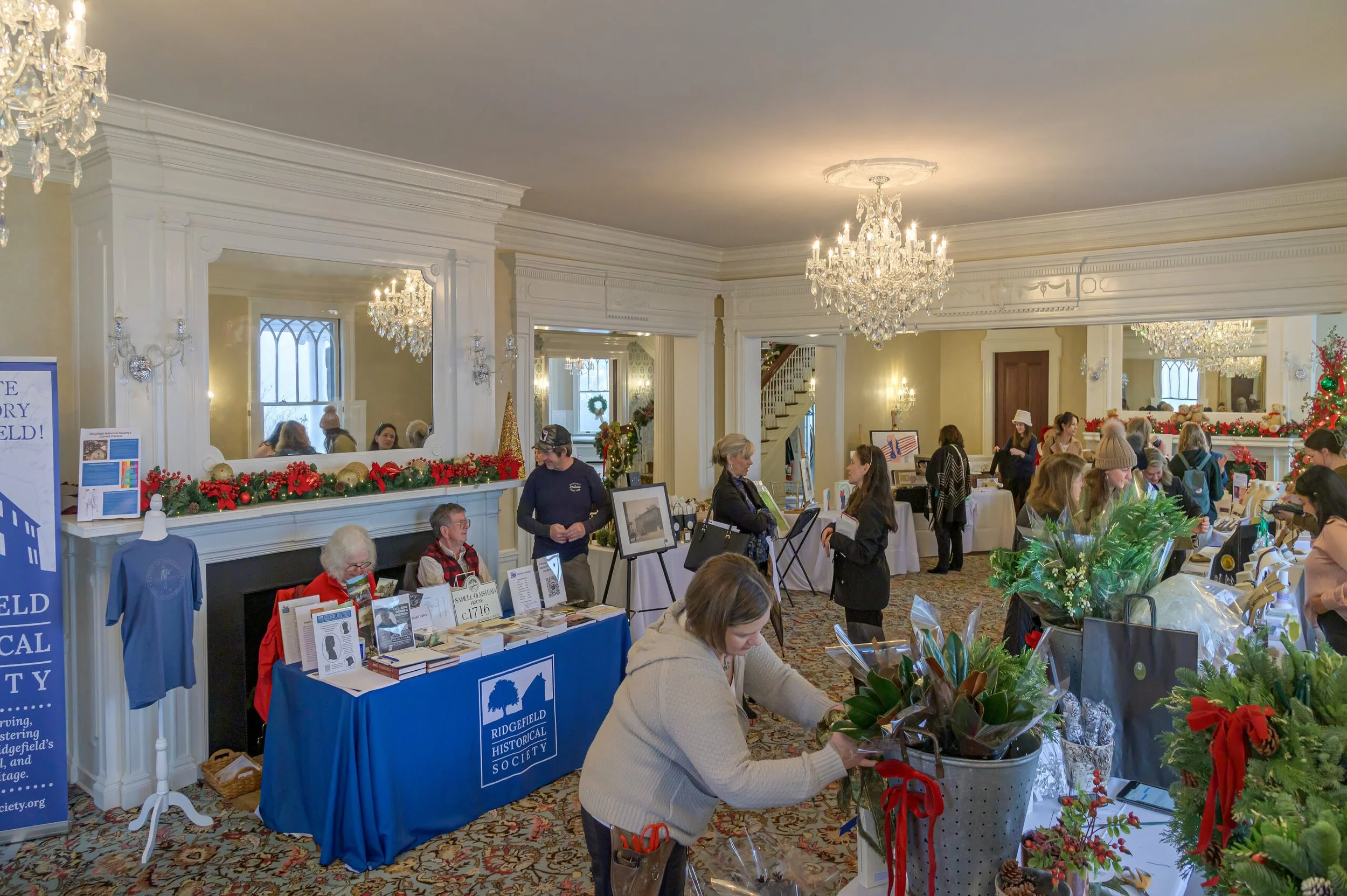 Lounsbury House Holiday Market
