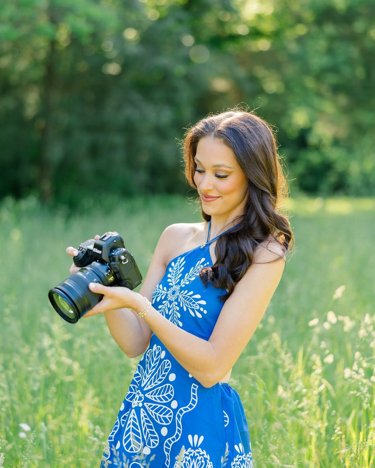 Let's talk Branding Photography ✨📸

High-quality visuals are essential for powerful branding. We offer custom brand photography that tells your story, captures your aesthetic, and elevates your content across social media, websites, and print materi