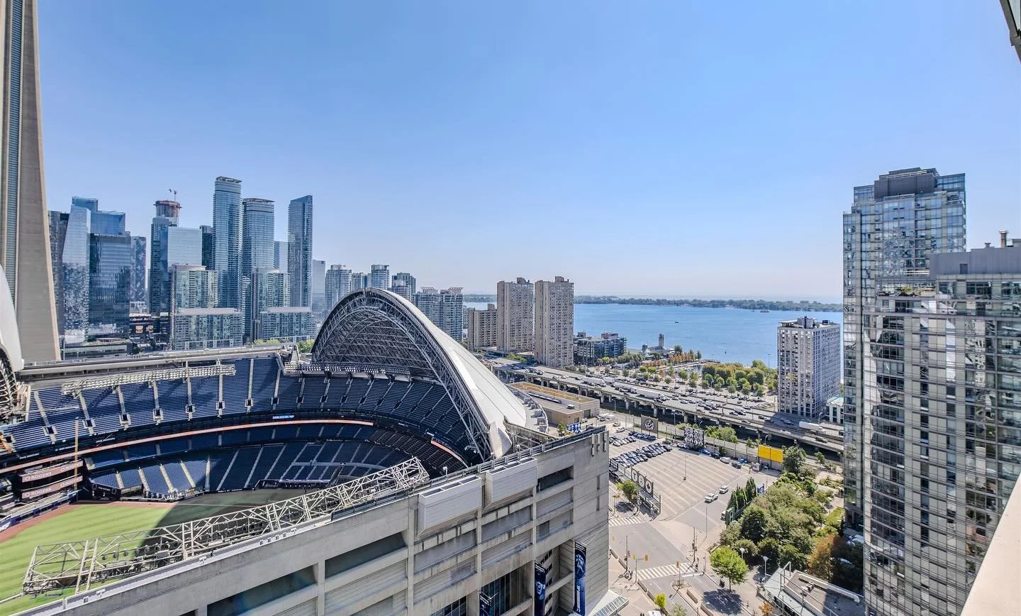 Just Listed! 📍81 Navy Wharf Crt, Toronto 🏙️ Welcome to 81 Navy Wharf, Suite 3101! This 1+Den Suite Offers Approximately 670 Sq. Ft. Of Comfortable Living Space. Enjoy Breathtaking Views of the CN Tower, Rogers Centre, and Even a Glimpse of the Shim