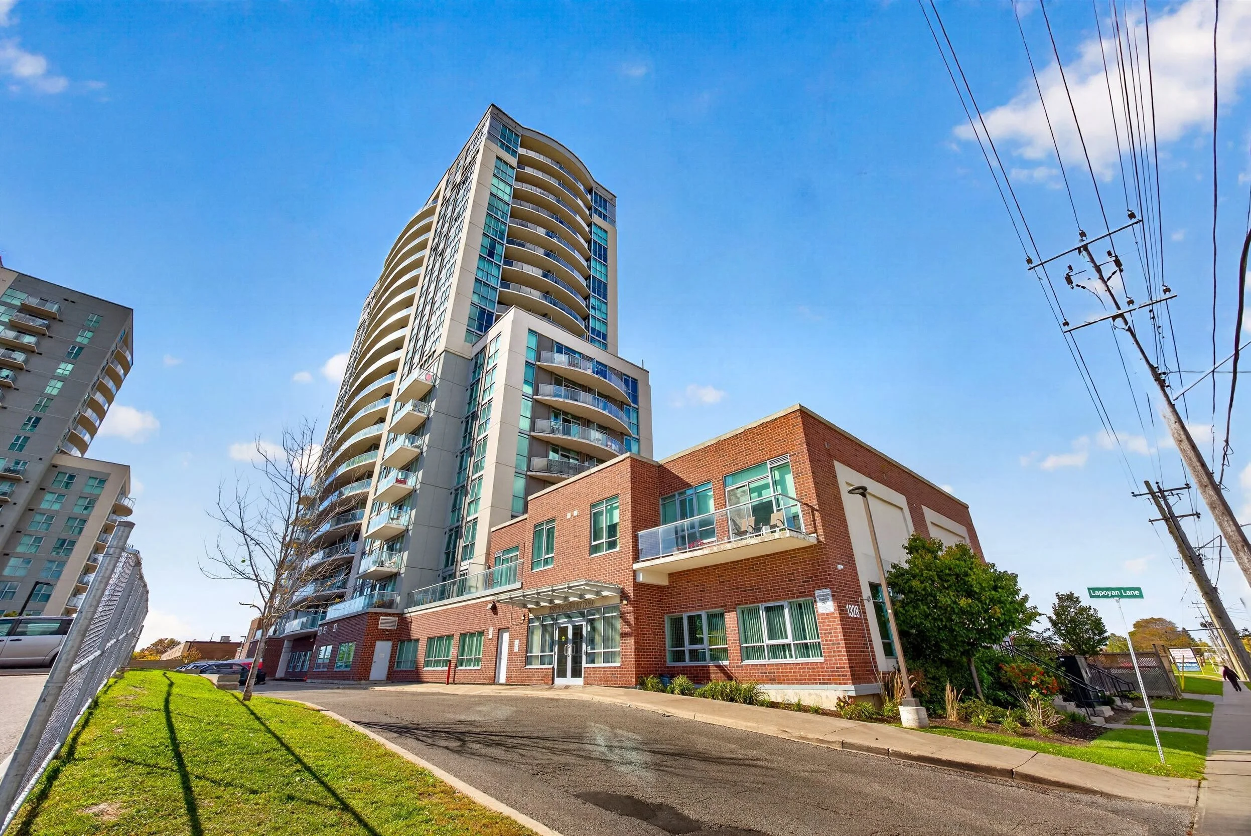 🚨 JUST LISTED | Rarely Available 3-Bed Corner Suite! 🚨
Rarely Available 3-Bedroom Corner Suite with South and East Exposure! Highly coveted &amp; perfectly designed for families or those seeking extra space, this sun-filled layout boasts an ultra-f