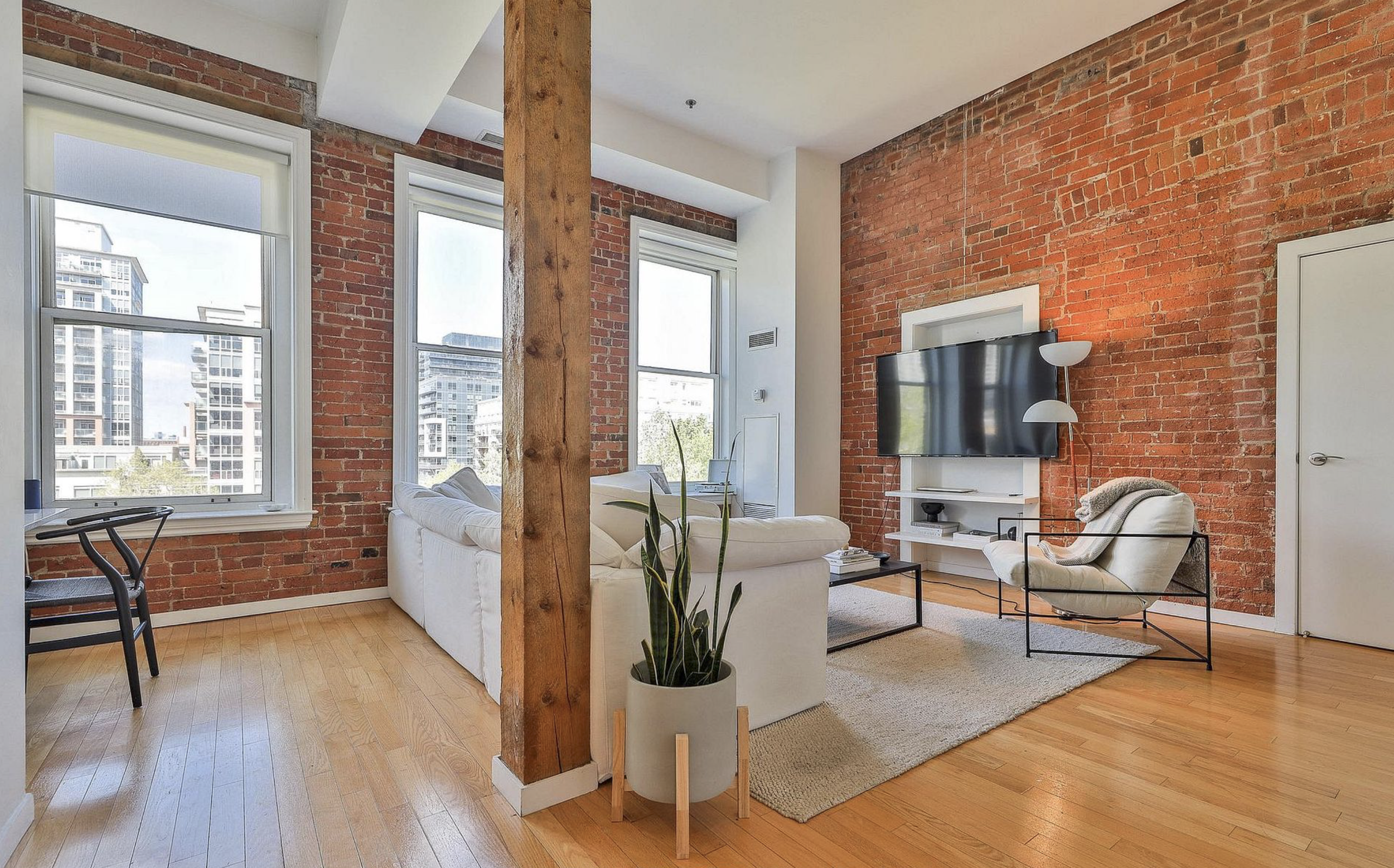 Leased -915 King St W, Toronto #405  - Represented Tenant