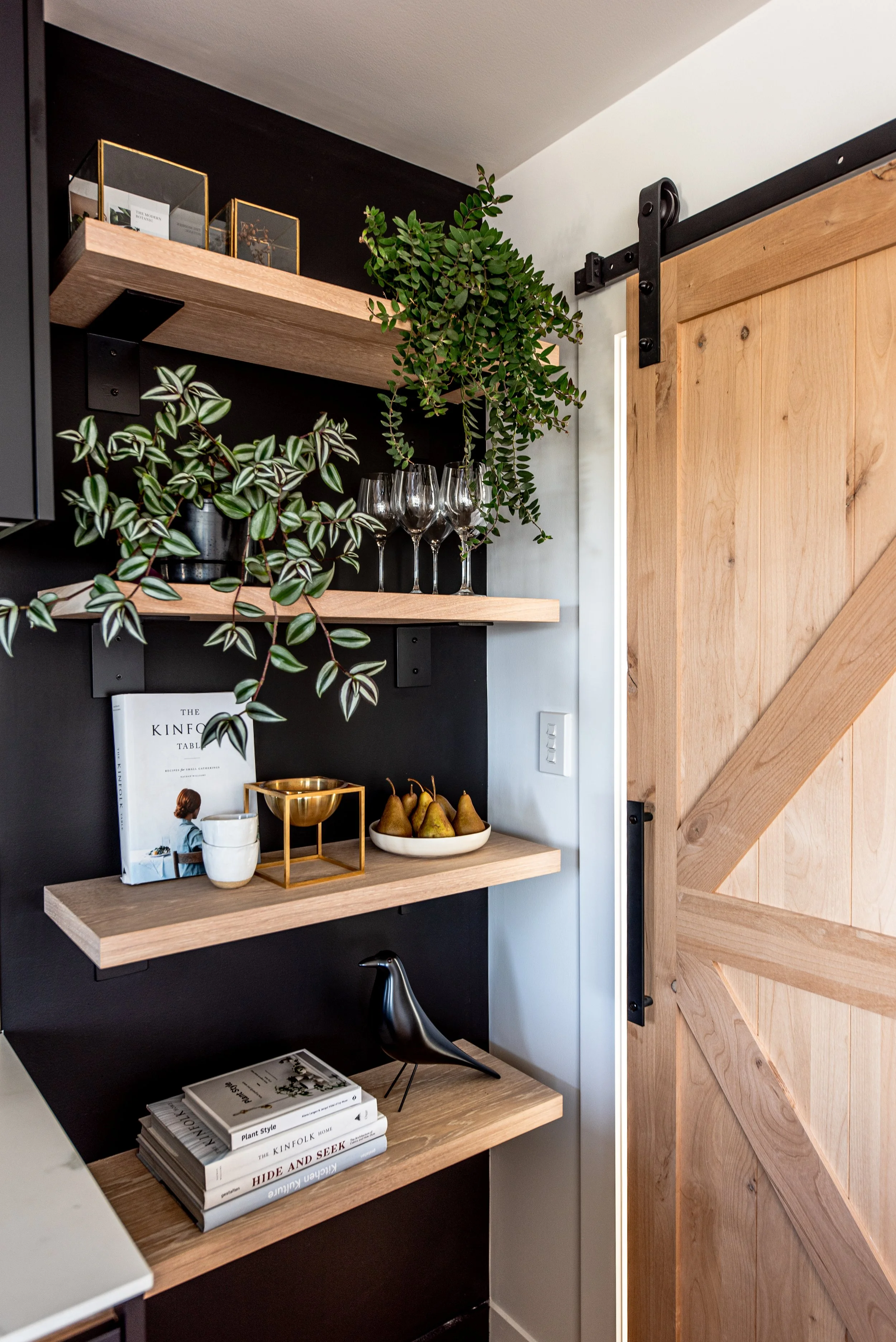 Narrowneck Kitchen - veneer shelbes and black cabinetry