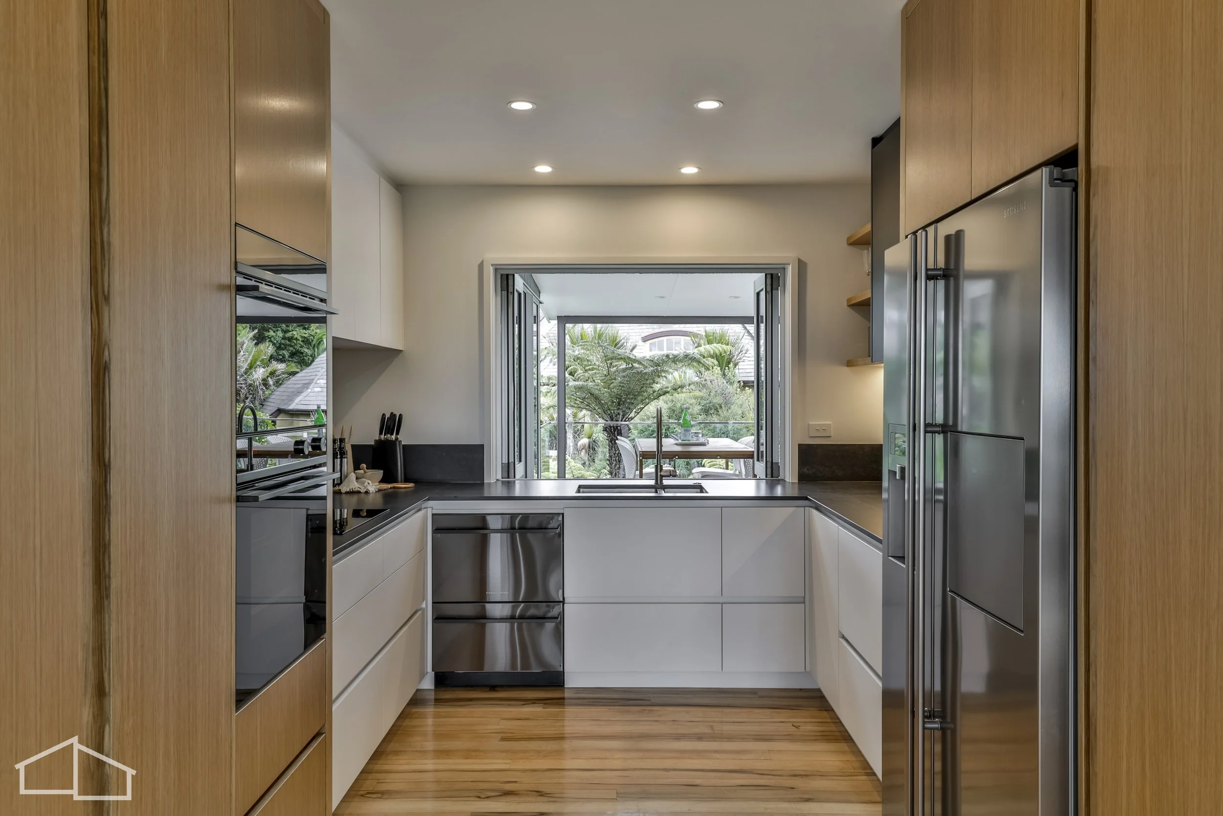 Titirangi Kitchen, caesarstone benchtops, acrylic & veneer cabinetry