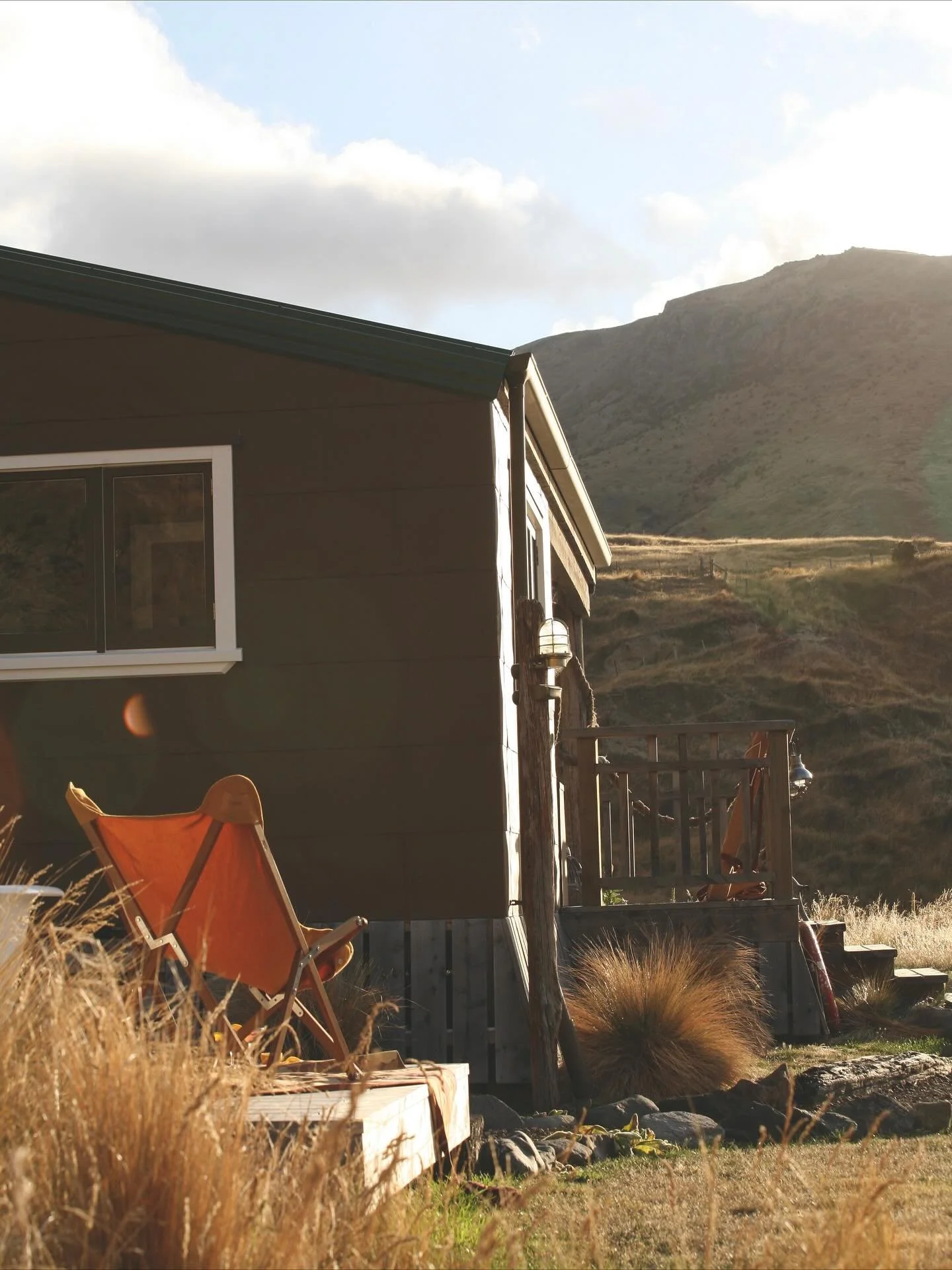 Summer slow stays at The Bearded Poet are loading&hellip; 

#thewonderfuls #thebeardedpoet #summervibes #slowstays #christchurch #travelnz #bankspeninsula #lytteltonharbour #campbay