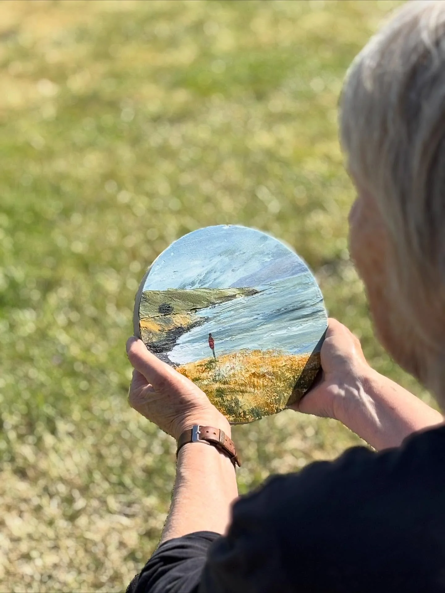 ARTIST IN RESIDENCE 👩&zwj;🎨 It was such a privilege to have the lovely @janieporter.art come and stay at The Bearded Poet. Janie&rsquo;s flare for landscapes is incredibly beautiful, it&rsquo;s hard not to get completely lost in them. 

Janie is ap