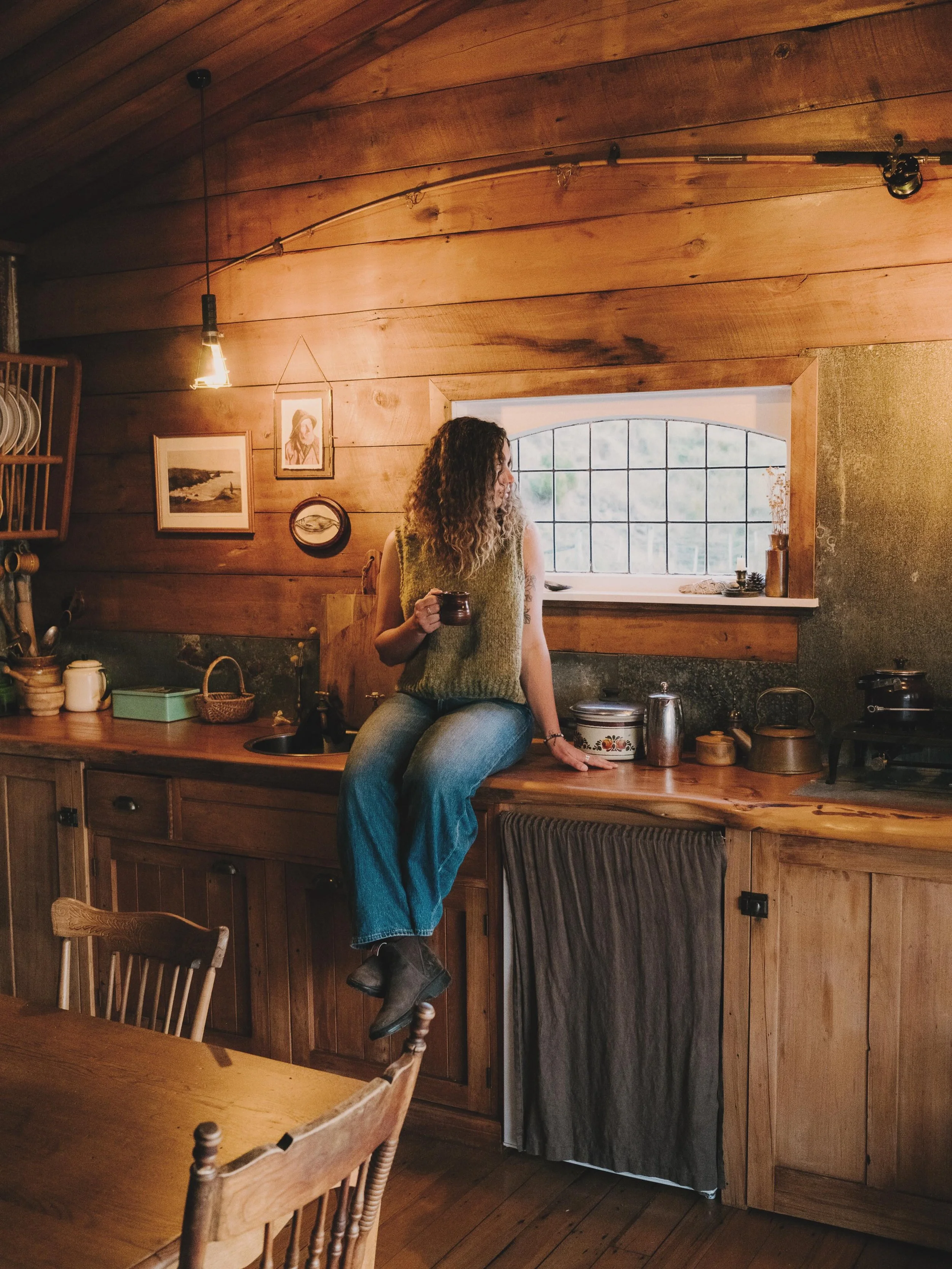 A little spot by the sea, a little bit luxe, a little bit rugged. Perfect for him, dreamy for her. So close to being far far away. #thebeardedpoet 

📷 @briwoolnough
