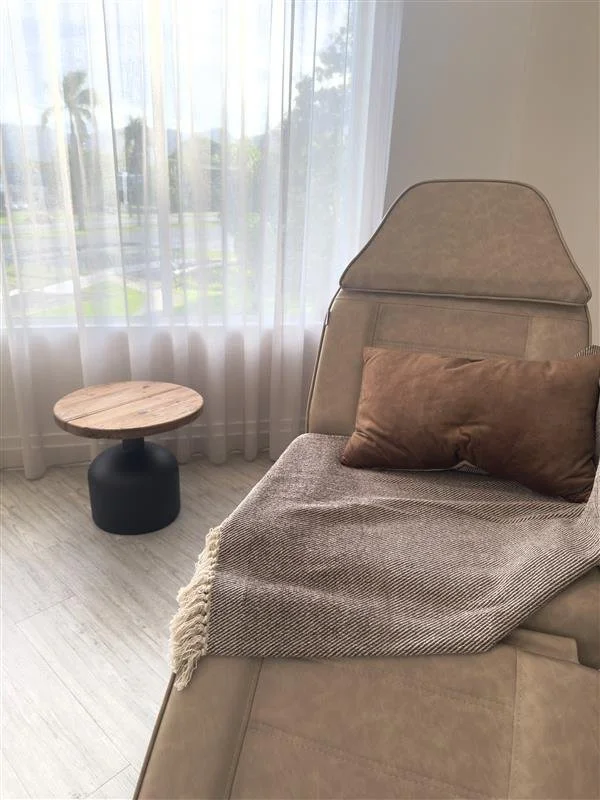 Beauty eye brow chair in salon