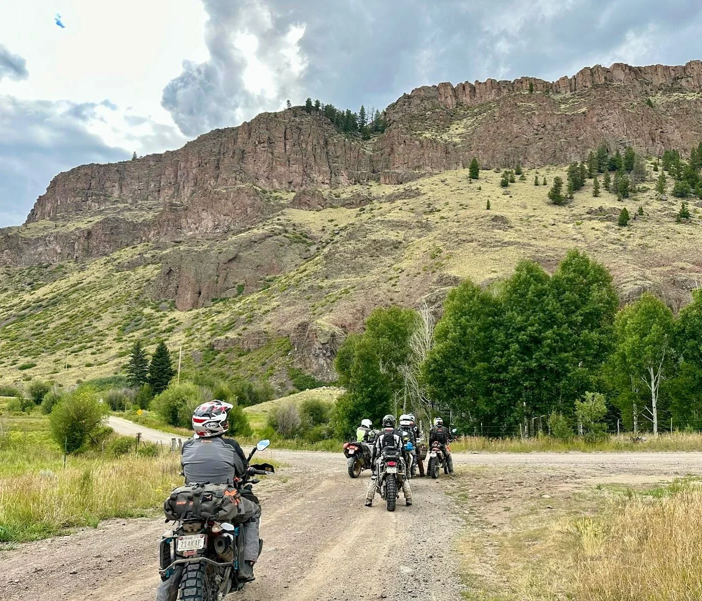 ⬅️➡️When the road says &lsquo;pick left or pick right&rsquo;&hellip; the only wrong answer is heading home.😉 

.

#ChooseAdventure #cobdr #ridebdr #colorado #offroad #offroadadventure #mototouring #mototour #mototrip #makelifearide #dualsportadv