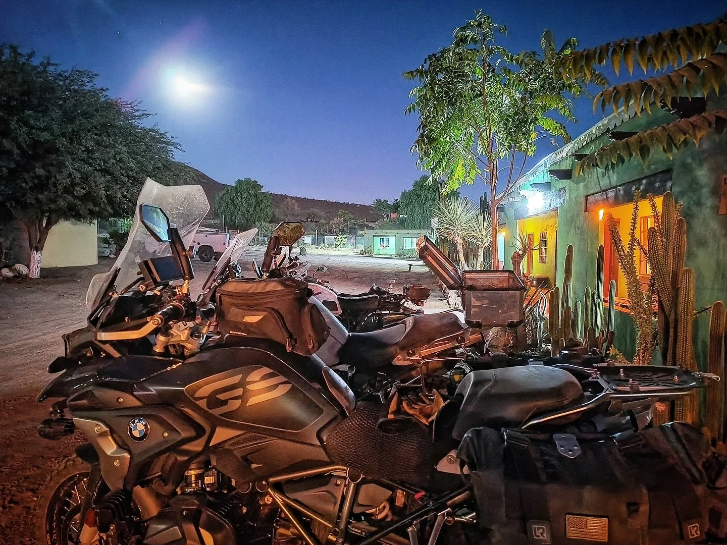 🌕The Beaver Moon followed us to Baja this week!

.

#bajacalifornia #baja #mexico #mototour #mototrip #mototravel #offroad #offroadadventure #advmoto #dualsport #makelifearide