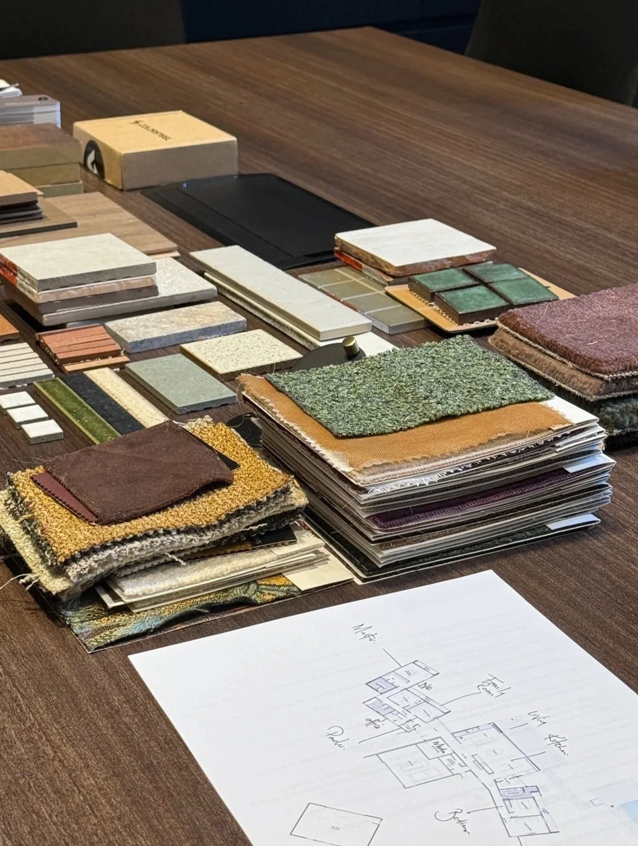 Materials and paint colour ready for selection
