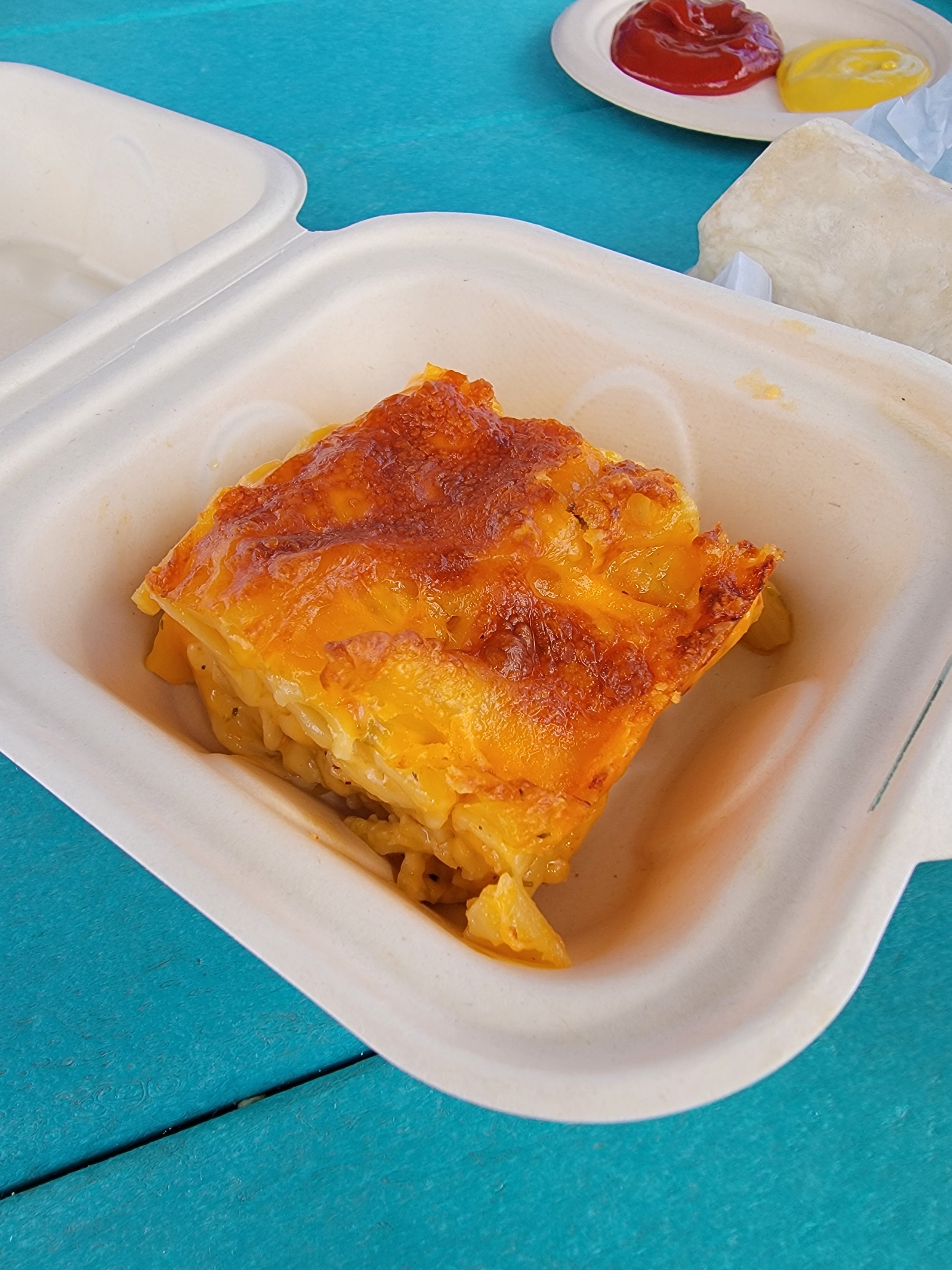 Square of baked macaroni and cheese