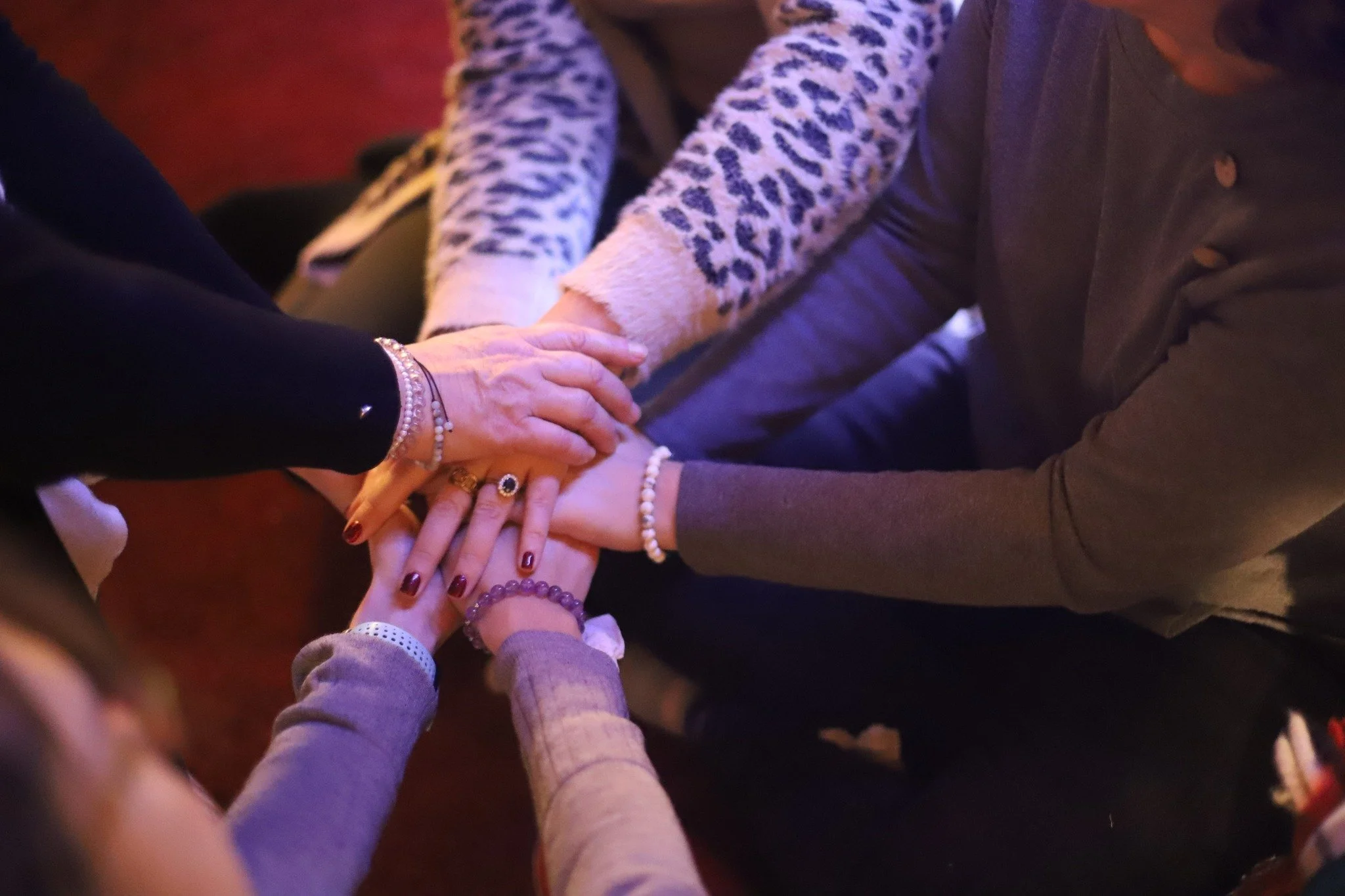 ✨ Tanatswa Th&eacute;rapie est n&eacute;e cette ann&eacute;e&hellip; et quelle aventure.

Une ann&eacute;e intense, profond&eacute;ment humaine, pleine d&rsquo;enseignements sur les dynamiques invisibles, les liens, les histoires qui se r&eacute;p&eg