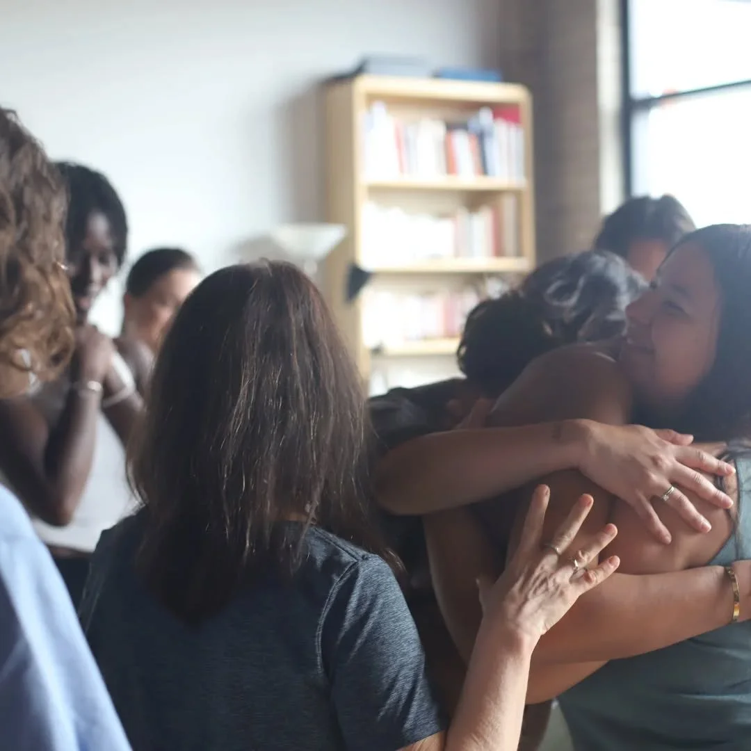 Hier, nous avons v&eacute;cu une journ&eacute;e profond&eacute;ment transformatrice autour de l&rsquo;abondance, du recevoir&hellip; et de la femme vivante 🌺

Et plus la journ&eacute;e avan&ccedil;ait&hellip; plus quelque chose devenait &eacute;vide