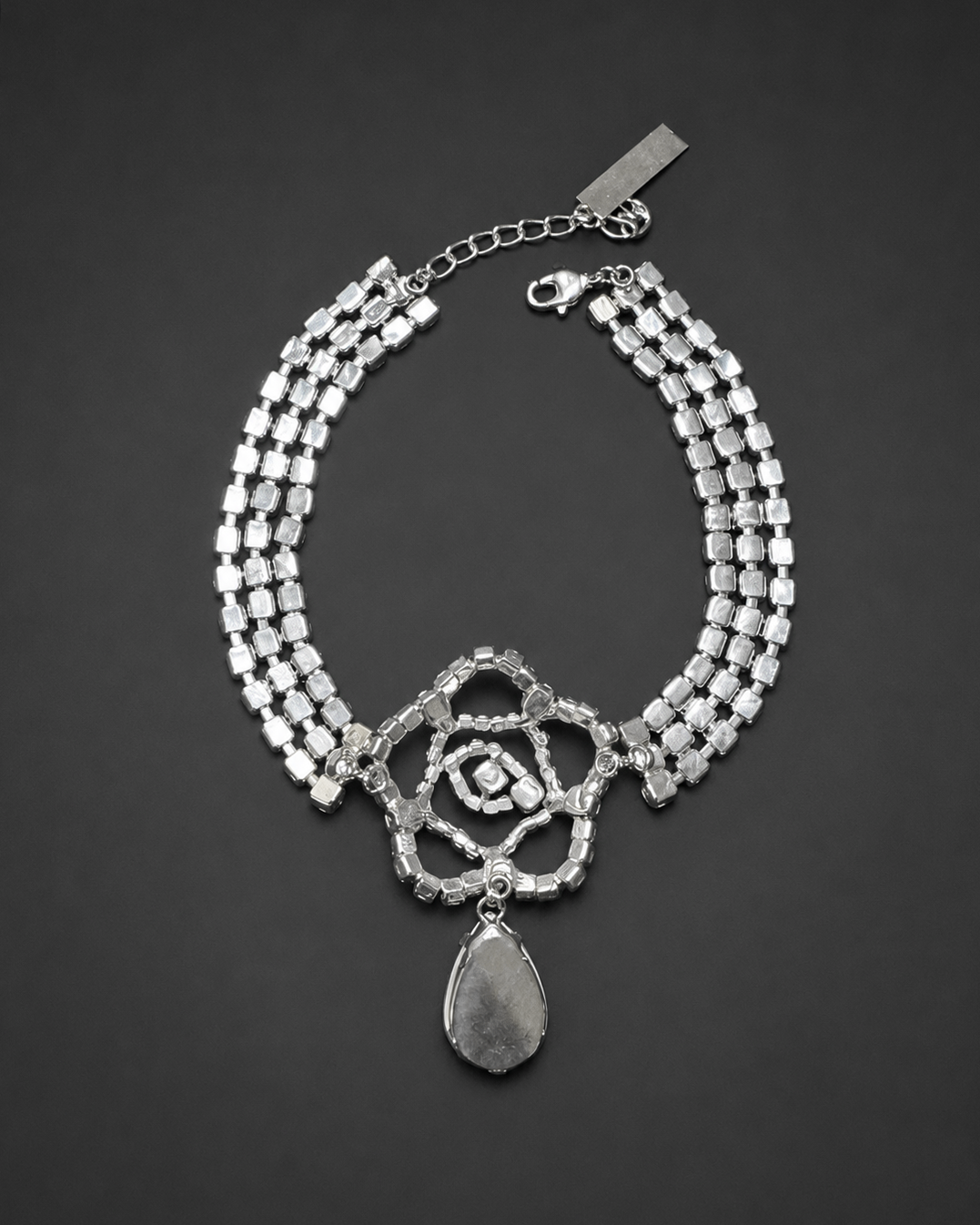 TRIPLE NECKLACE BACK 2.png