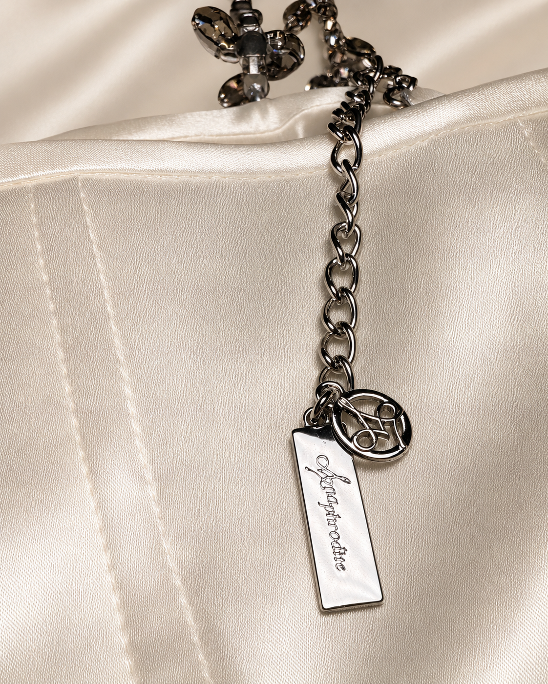 T05 CREAM SATIN DETAIL.png