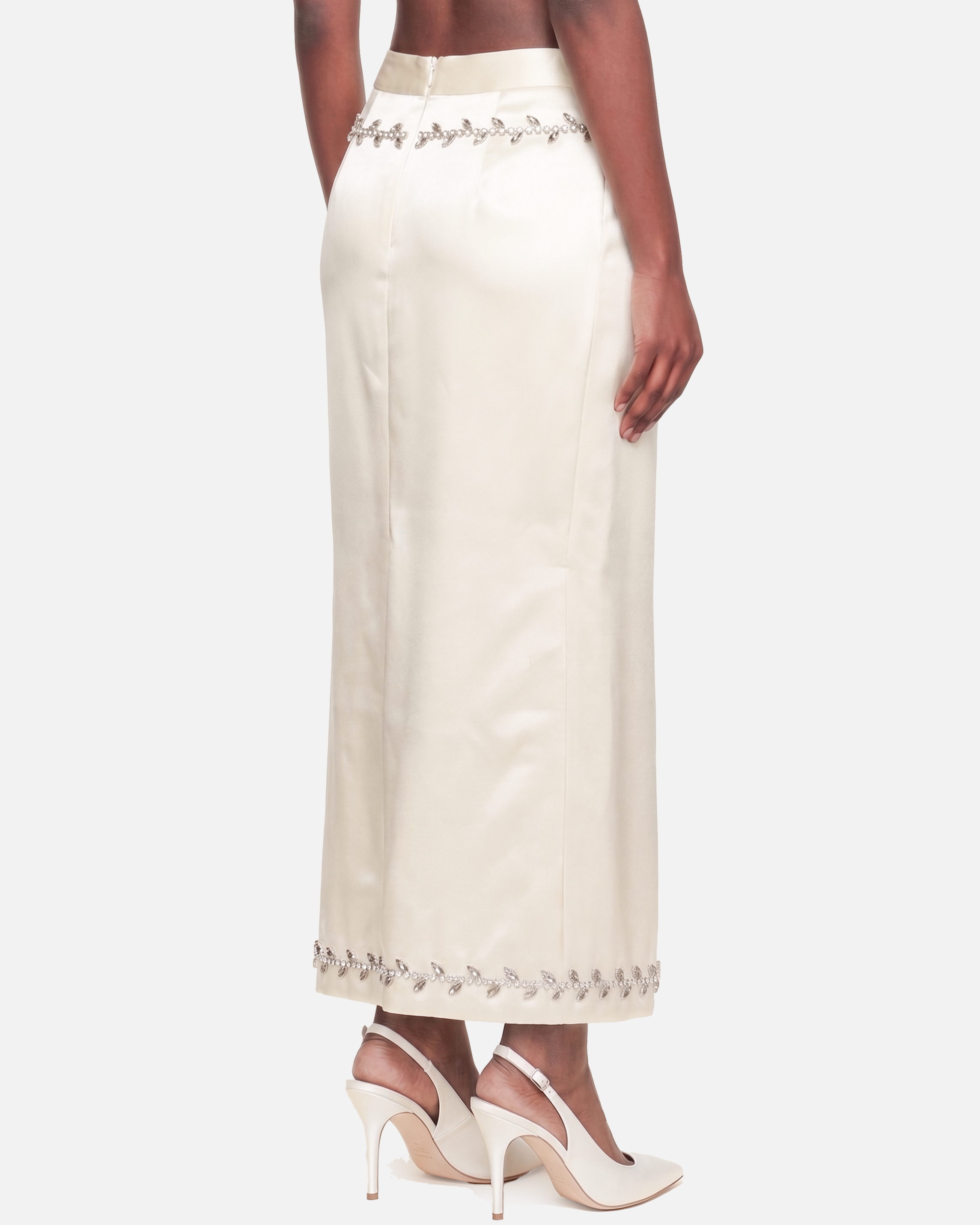 B12 CREAM SATIN BACK MODEL.png