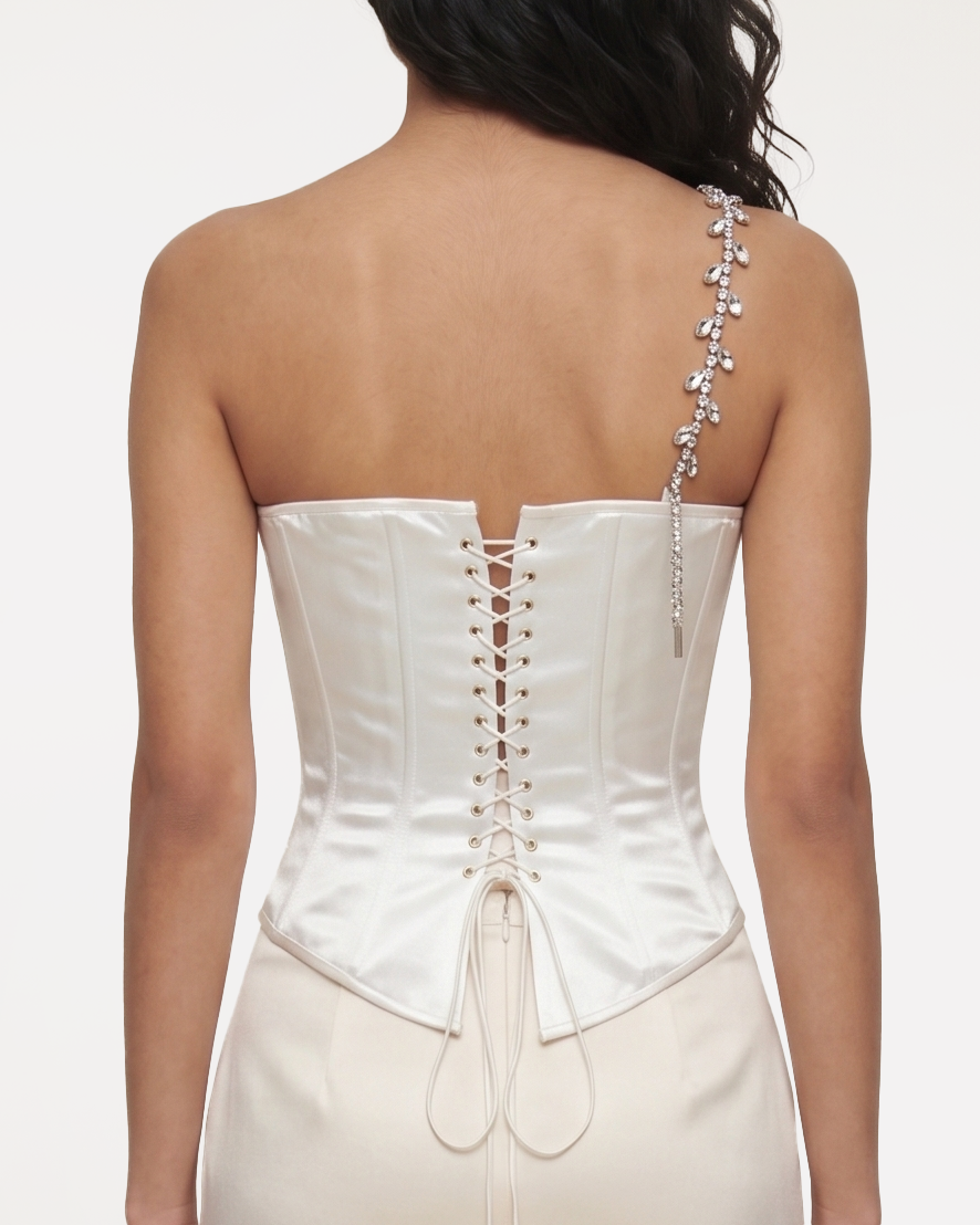 T05 CREAM SATIN BACK MODEL.png