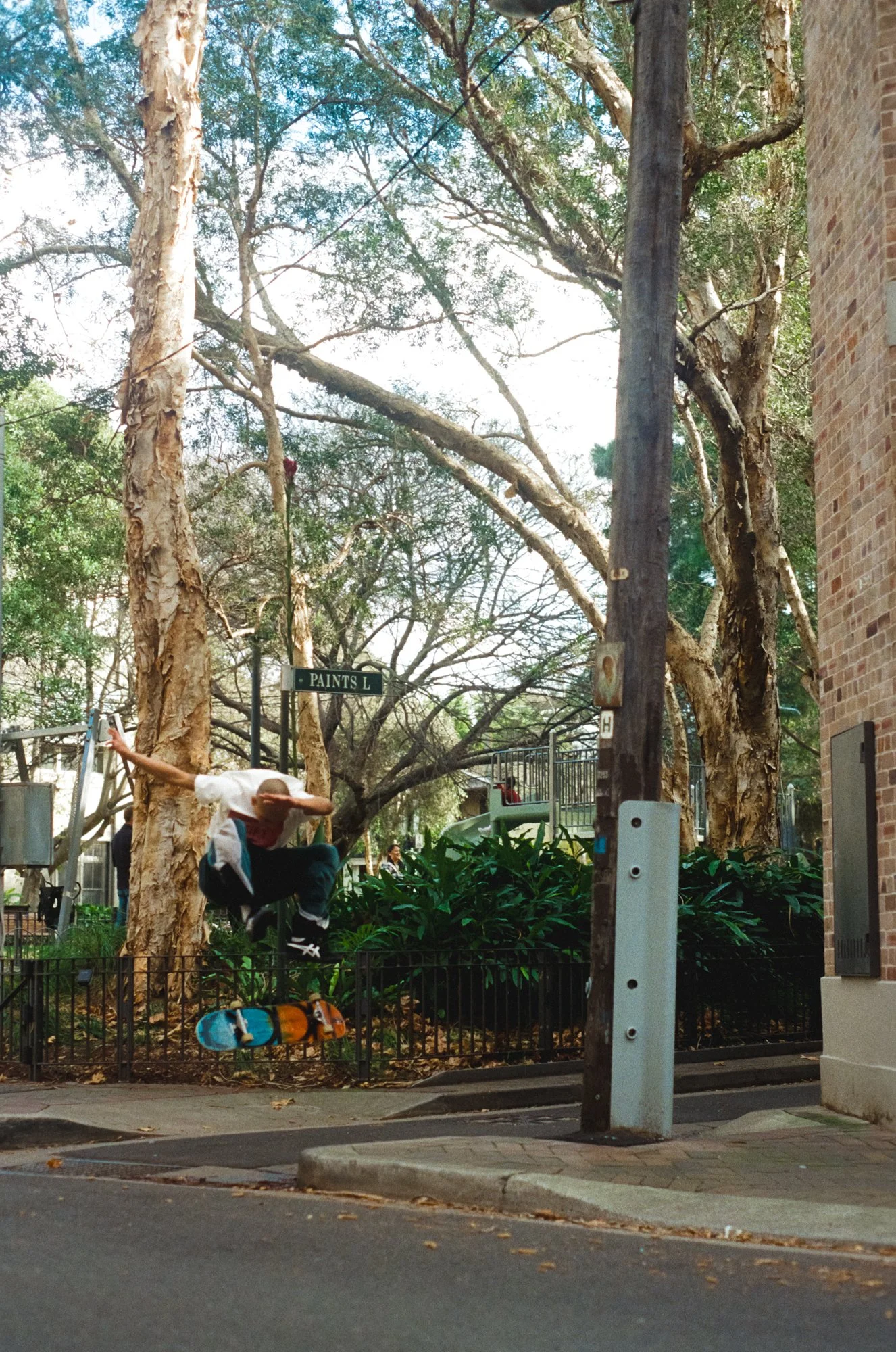 Gary Almeida, Switch Frontside Heelflip