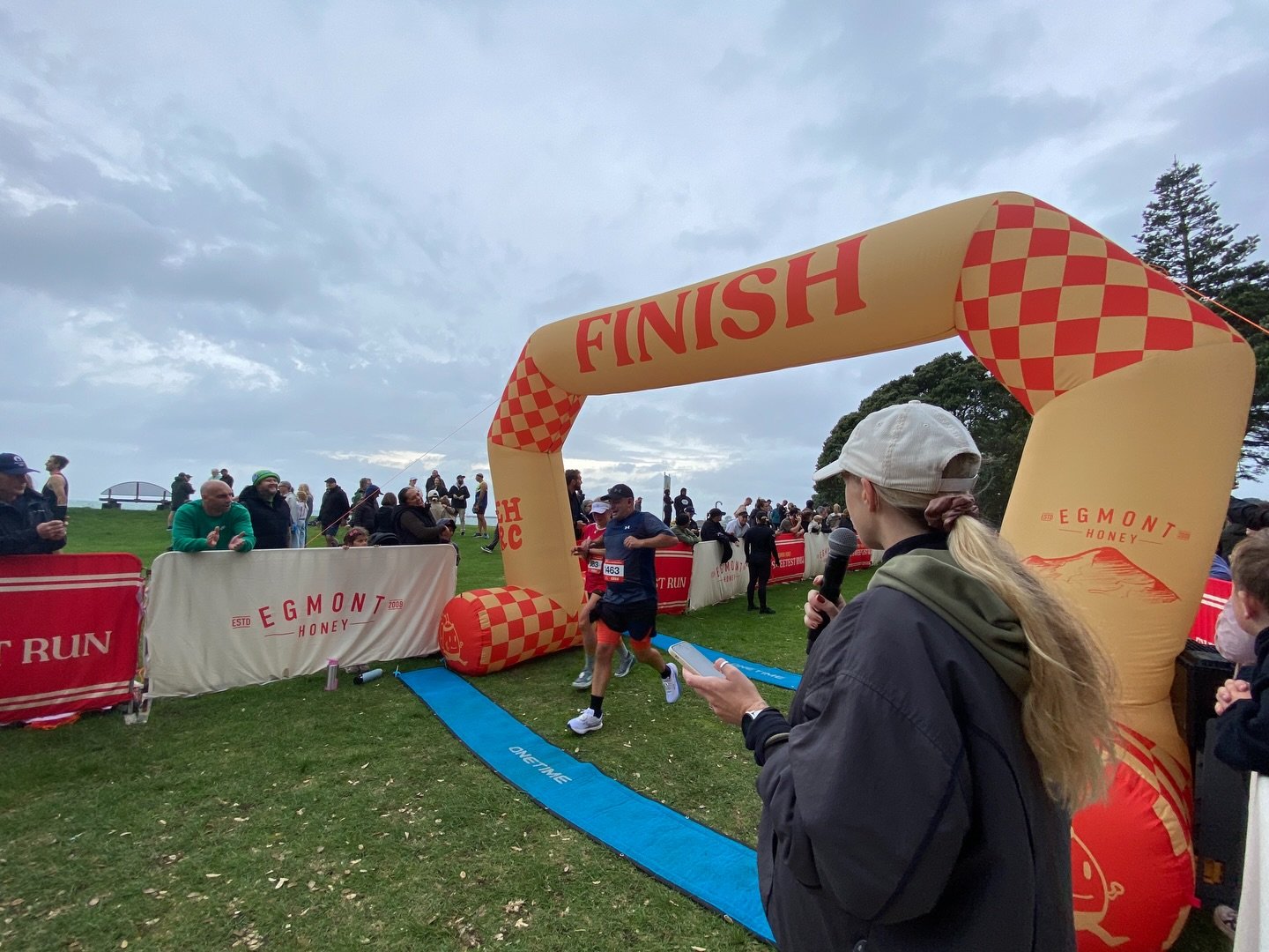 It was a privilege to be part of the @egmonthoneyhalfmarathon this morning. Leading a warmup, starting the Hive 6K and announcing with @haydenshearman for each event. 

A fun morning for all and the weather totally held out for us. Thank you so much 