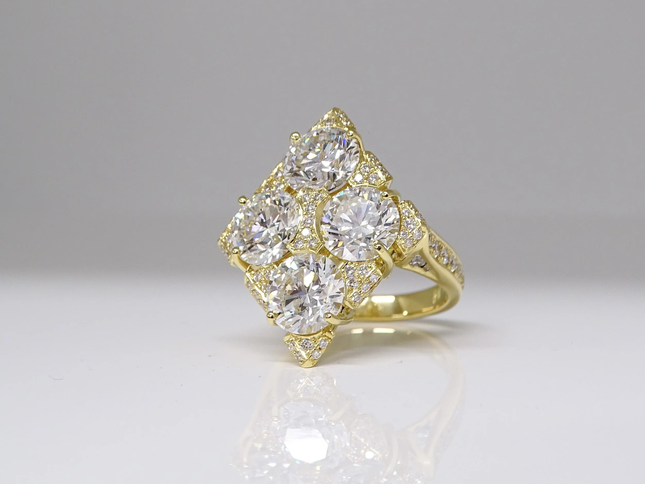 18ct yellow gold 11+ carat diamond ring. 