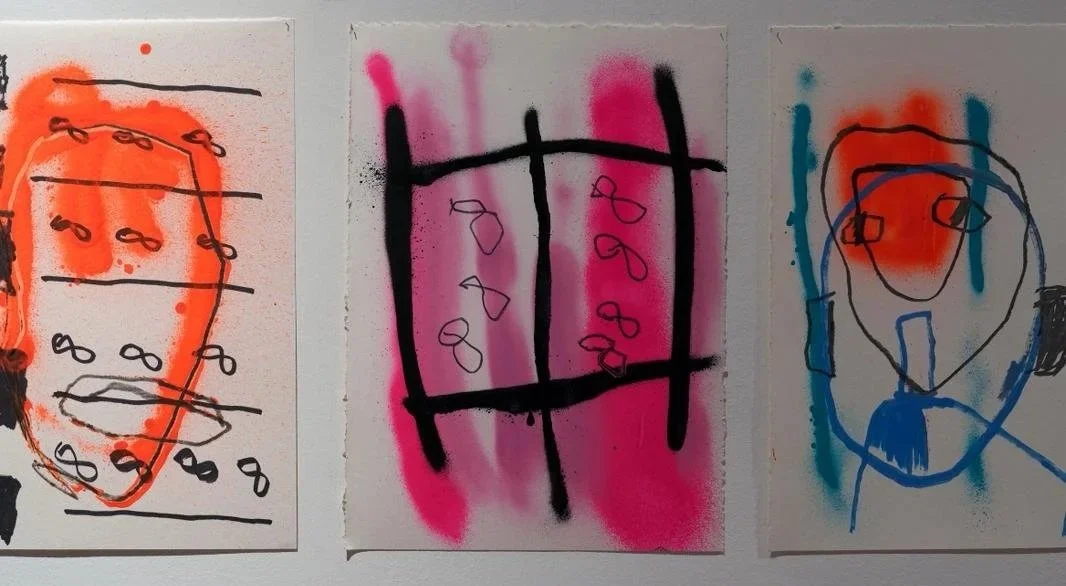 Zeichnungsserie: Echoes of the Surface, je H 35 cm x B 25cm, 35 Blätter, Mixed Media auf Papier, 2026