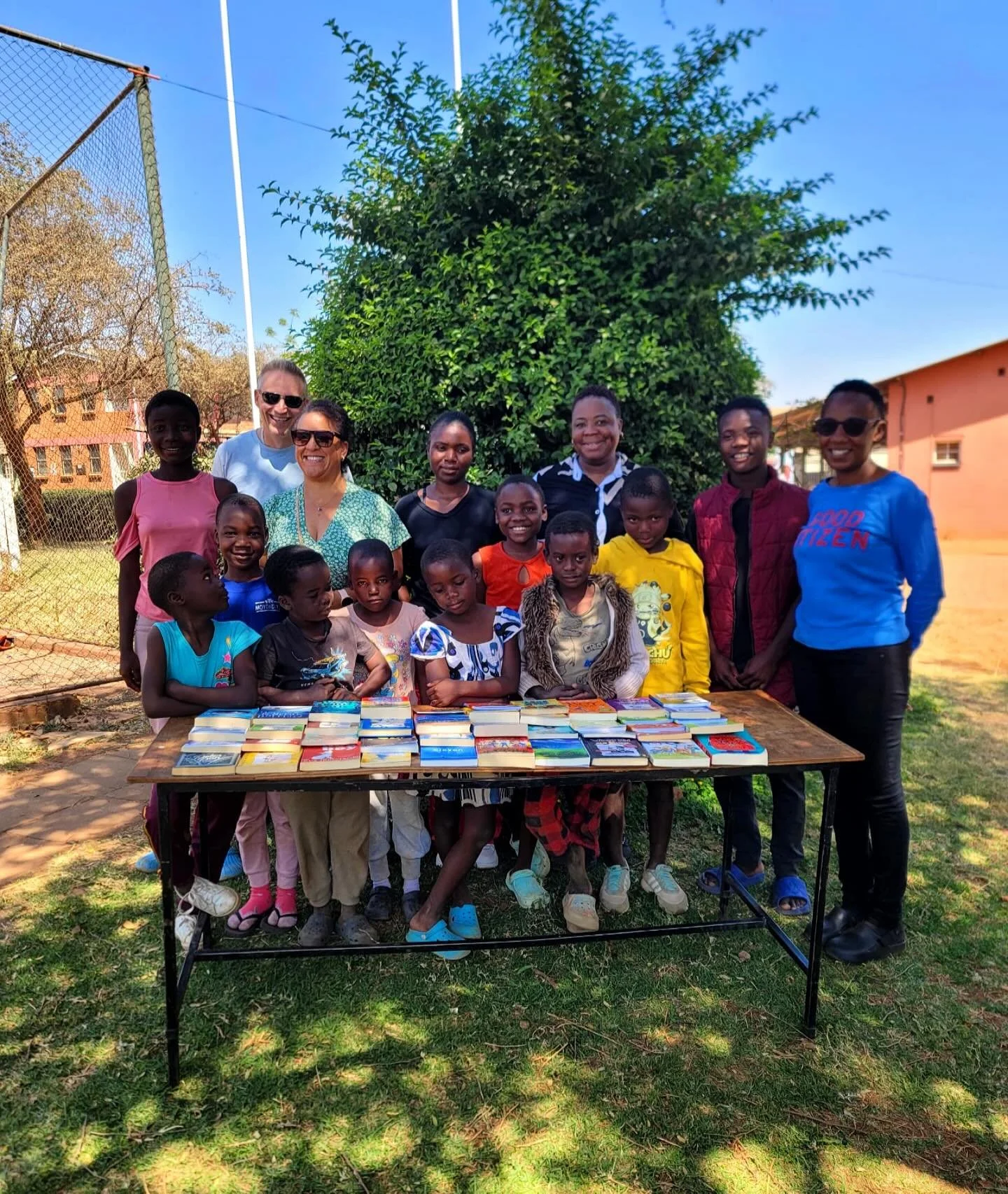 Terveisi&auml; Dzivarasekwasta! Vastaanotimme kirjalahjoituksen Suzettelta ja Kailta eilen - kiitos! ❤️

Greetings from Dzivarasekwa! We received a book donation from donors Suzette and Kai yesterday - thank you! ❤️
