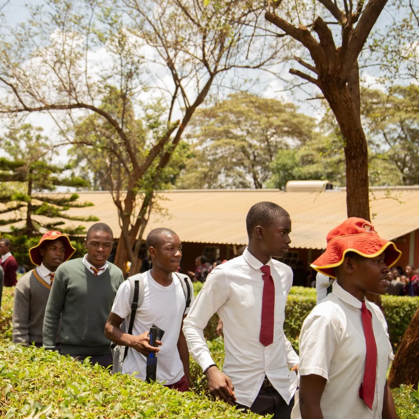 Tunnelmia Kanadan CFLI-rahoitteisen projektimme lanseerauksesta perjantaina 28. marraskuuta - poikien voimaannuttamista sukupuolten tasa-arvon edist&auml;miseksi. Tunnelma oli katossa! 🌍❤️

Moments of our Canadian CFLI funded project launch from Fri