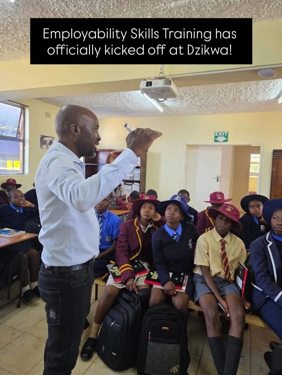 Ty&ouml;llistymistaitojen koulutus on virallisesti k&auml;ynnistynyt Dzikwan toimintakeskuksessa! 🎉 @dzikwa_trust_fund 

Oppilaat Form 2 -luokalta aina koulunsa p&auml;&auml;tt&auml;viin nuoriin asti osallistuvat aktiivisesti t&auml;lle voimaannutta