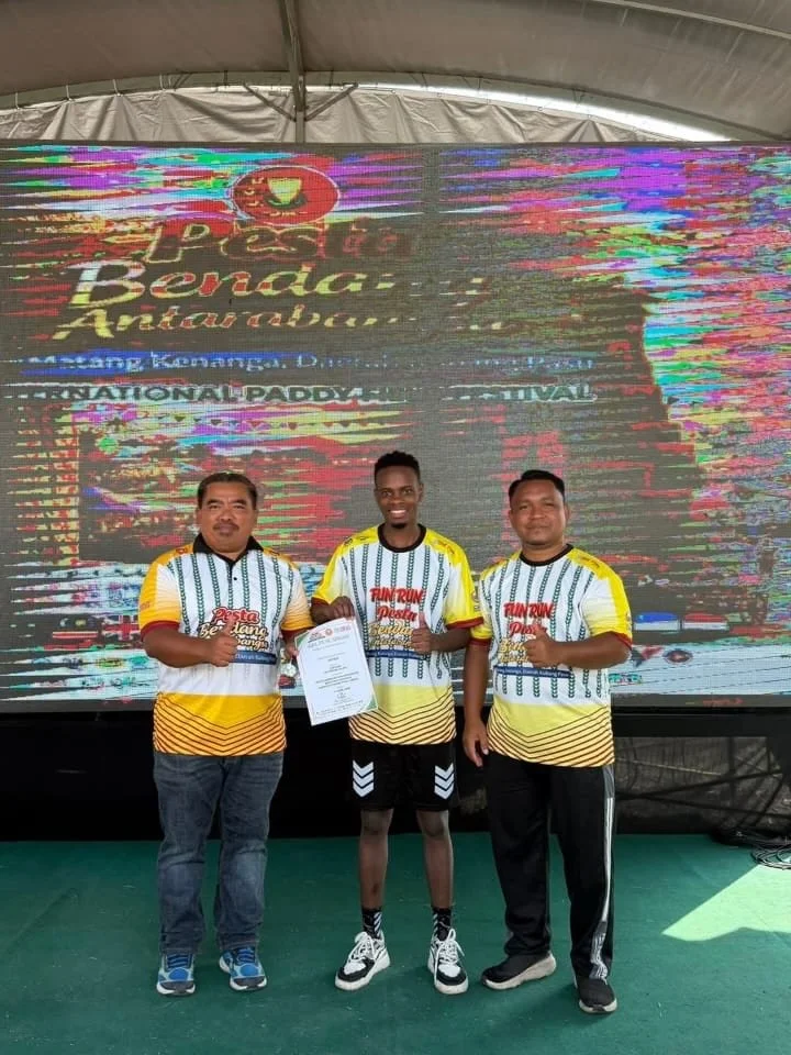 Iloisia uutisia Dzikwa Trustin kasvatilta Raymond Dakalta, joka  sai viime vuonna Albukhari International yliopiston stipendin Malesiaan 🇲🇾 sek&auml; lis&auml;stipendin MYRIAD Canada-stipendiohjelmasta. 🇨🇦 Raymond on niitt&auml;nyt mainetta ja ku