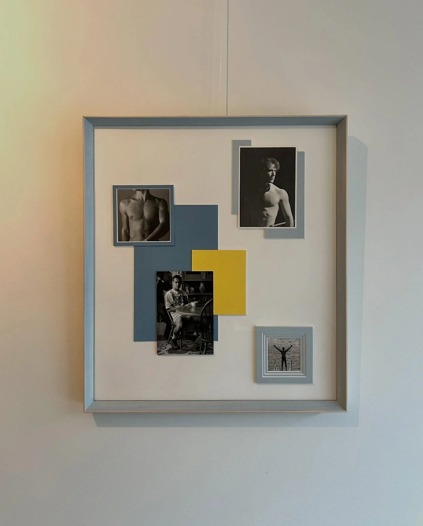 Inlijsting met verschillende passe partout technieken. In combinatie met de hemelsblauwe lijst (een van onze favorieten uit onze collectie!) en hoogwaardig museum glas!  Wil jij ook iets moois aan de muur? We kijken graag met je mee!  #inlijsting #li
