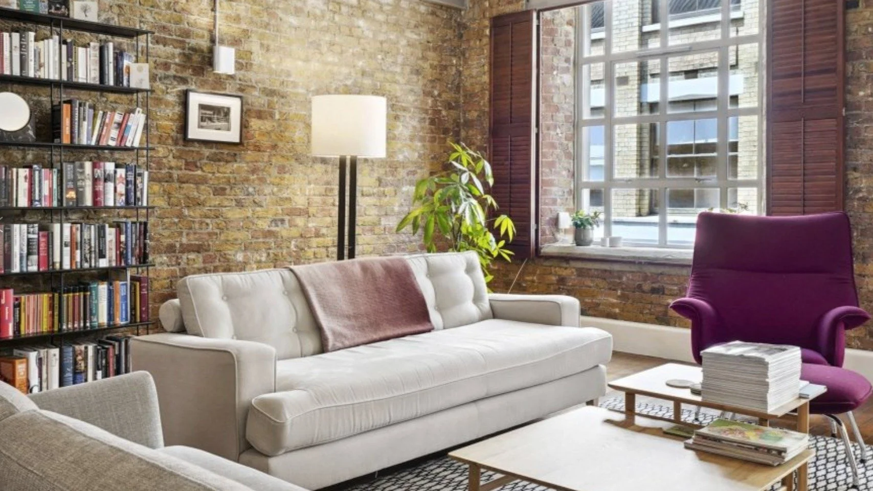 ⭐ Very pleased to have successfully Exchanged Contracts on a fantastic London pad for our wonderfully patient clients, a spacious Victorian warehouse loft in Clerkenwell, right in the heart of one of the capital&rsquo;s most vibrant creative quarters
