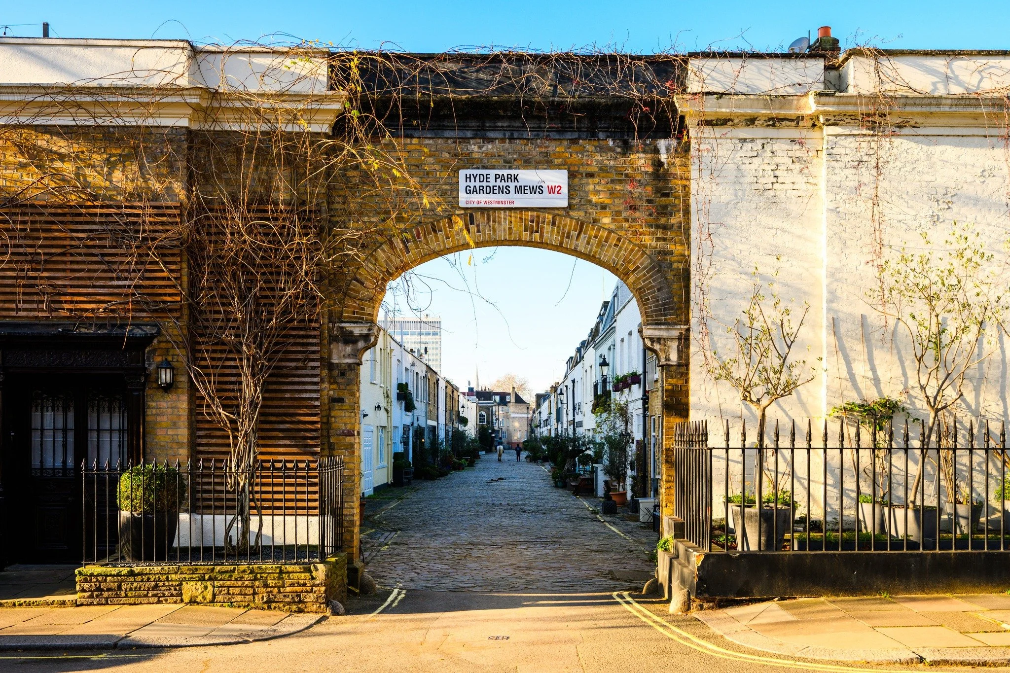 ⭐ Delighted to have EXCHANGED on the off-market probate sale of a superb house on Hyde Park Gardens Mews. ⭐ 

After 3 weeks of extensive viewings, generated solely through our private network, we secured a buyer who exchanged within 7 working days, a