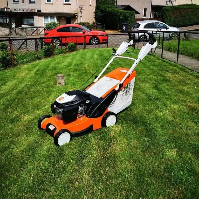 Professional grass cutting and lawn mowing in Aberdeen