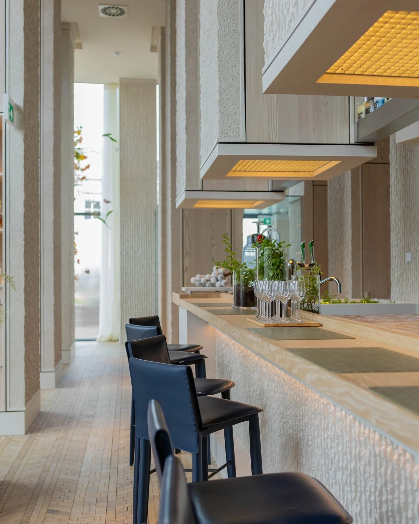 Een restaurant begint bij de ruimte. De identiteit van de zaak versterken, nog v&oacute;&oacute;r het eerste gerecht wordt geserveerd. #finedining #restaurantvideo #contentcreator #contentcreators