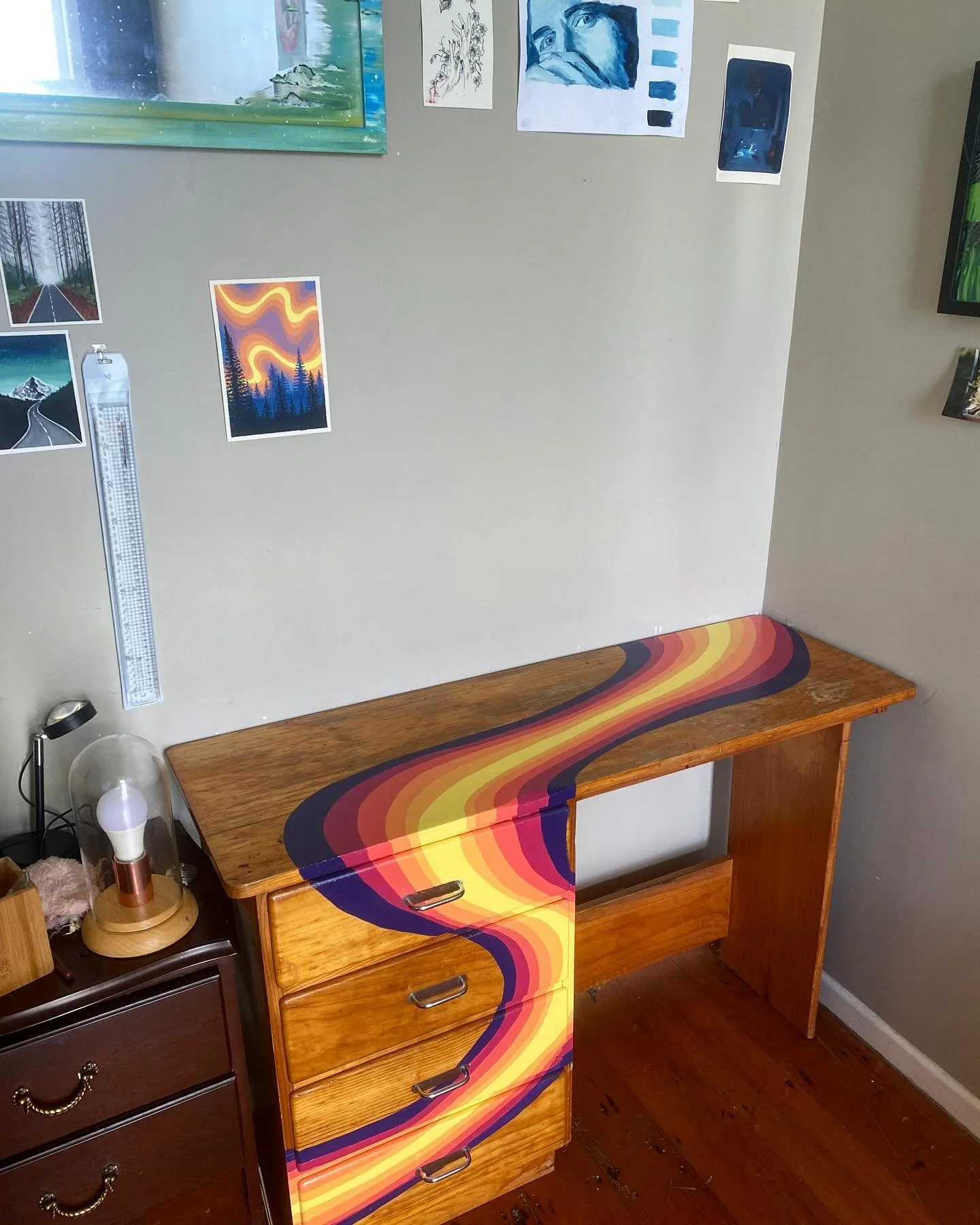Throwback to this desk @emmassively_gay and I painted together a few months ago! Inspired by the painting you can see above it.  So cool to branch out into 3 dimensional objects, it really brightens up the house 😍 Design credit to Emma!