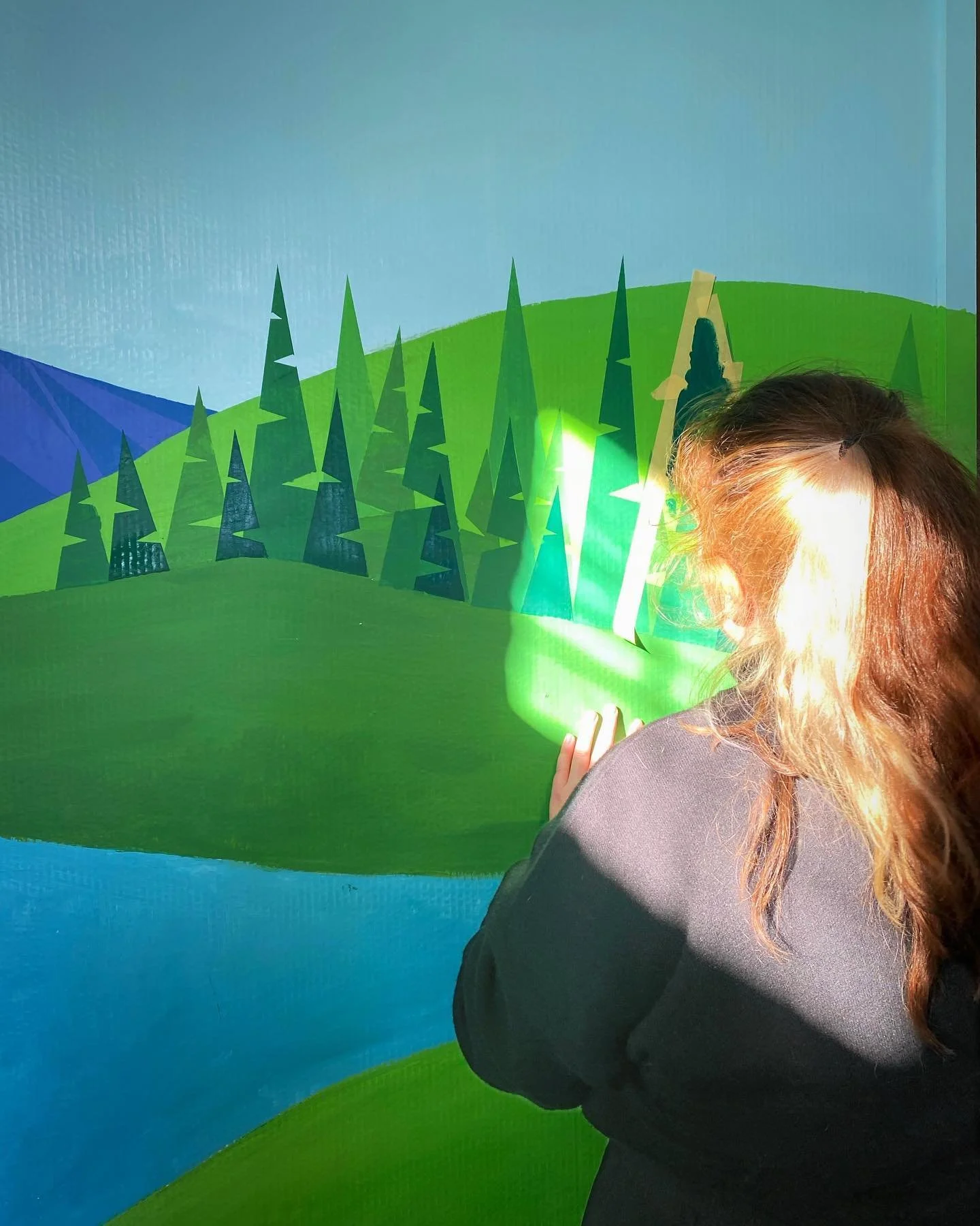 A wild artist spotted in her natural habitat

📸 @cattipene 
.
.
.
#artist #acrylicpainting #landscape #mural #paintingprocess
