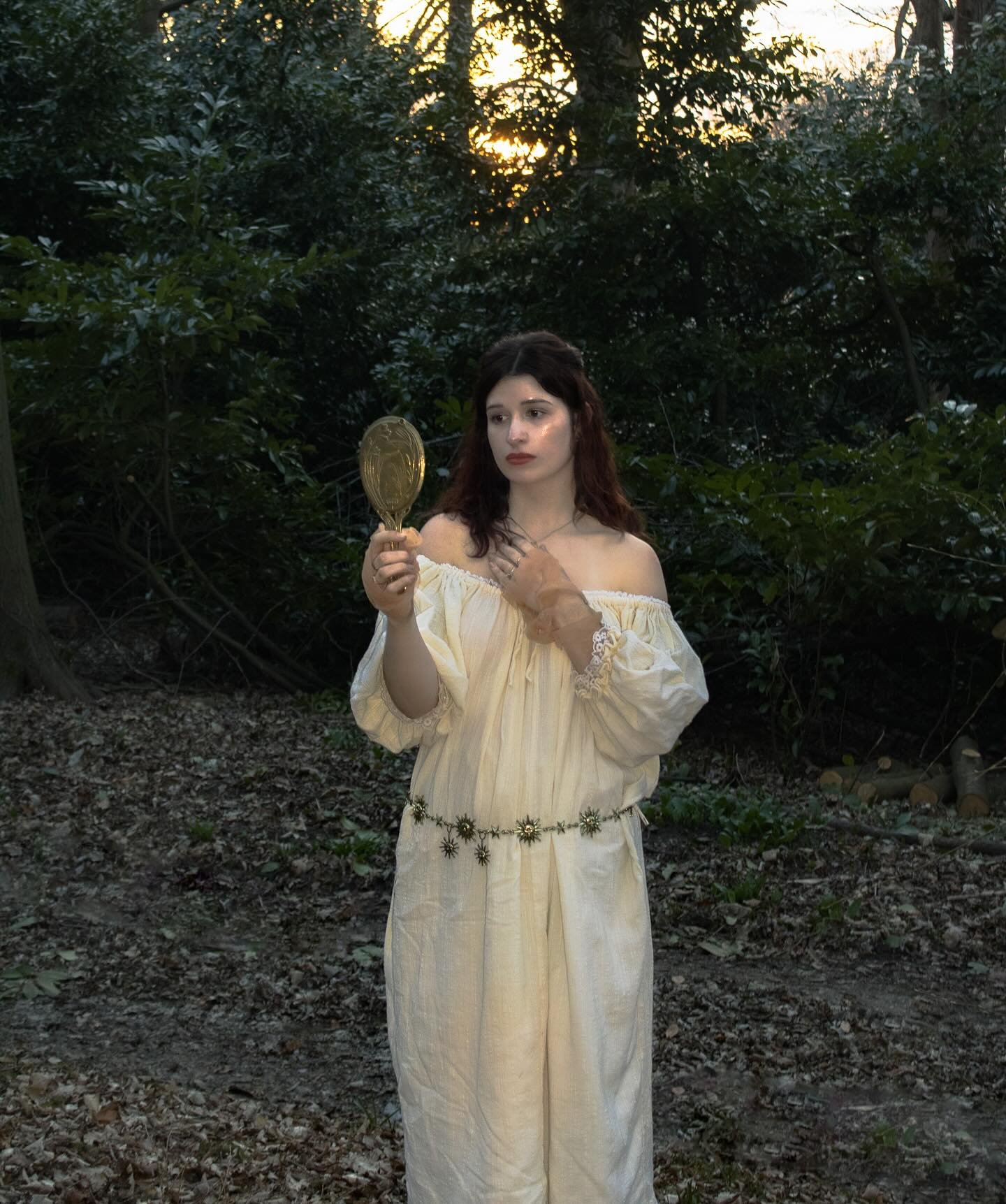 The Lady Of Shalott
β± ΰΌ» ·: βοΈ
Here is the first set (a glimpse) into my editorial based up The Lady of Shalott by Lord Tennyson π¦’πͺ
incredible model & horse handler @r30wr
art direction, photography and styling @nymphdarci
+ these a