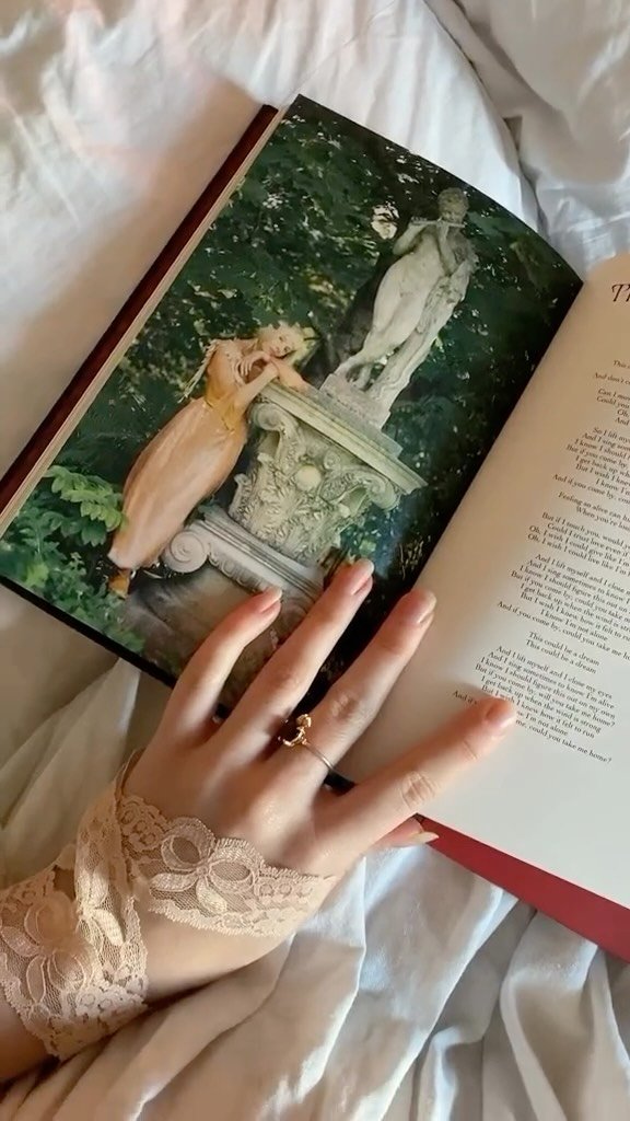 — Lucky enough to be commissioned again by Universal Music to create content to promote AURORA’s new album and book “The Gods We Can Touch” ππ¦’
Originally posted on TikTok ( @darciadele )