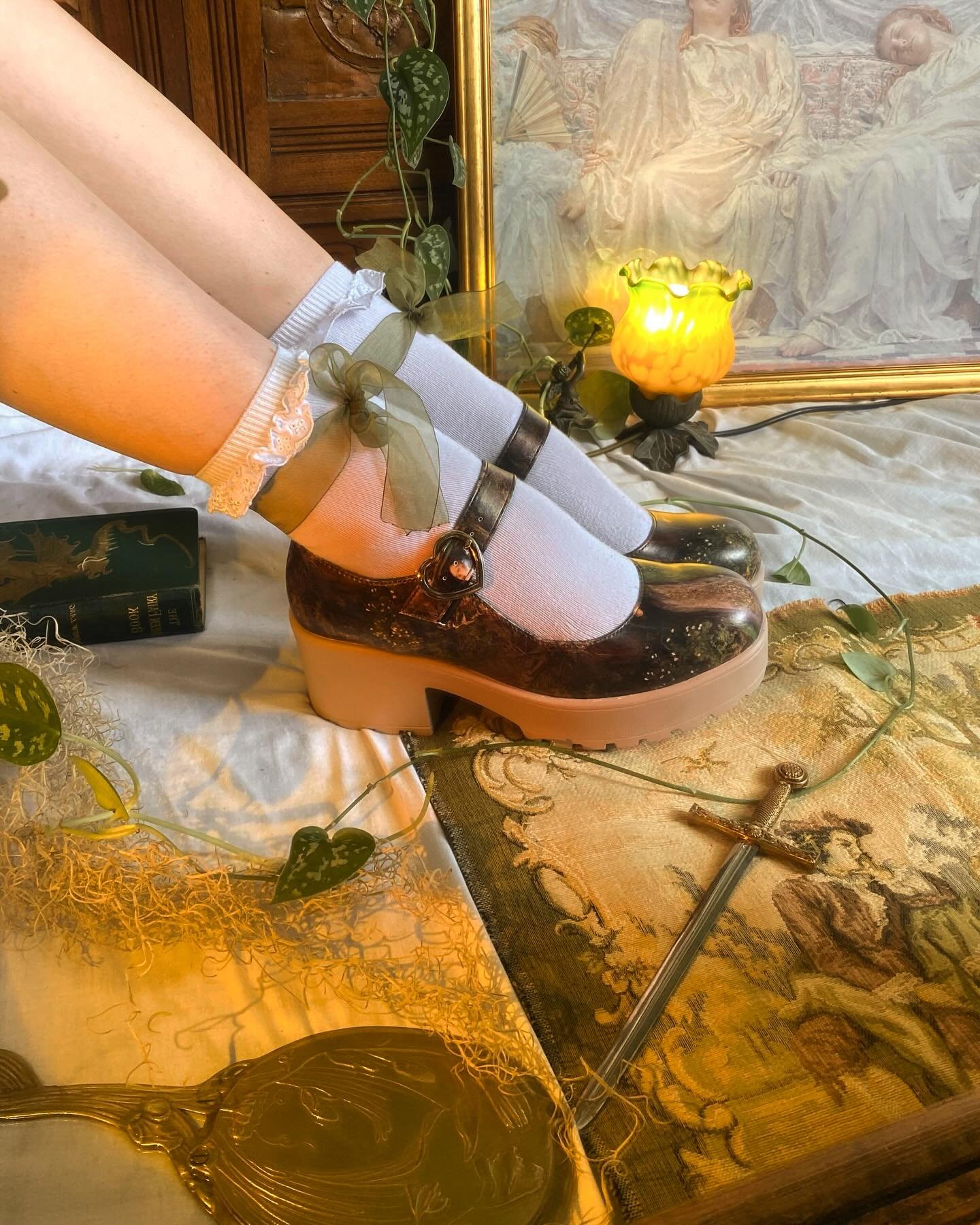 The Ophelia Mary-Janes — π‘οΈπͺ·
Once again, I was lucky enough to partner with @koifootwear to bring another dream shoe design to life <3
These are now sold out but were designed, promoted & product photography by yours truly !
ever s