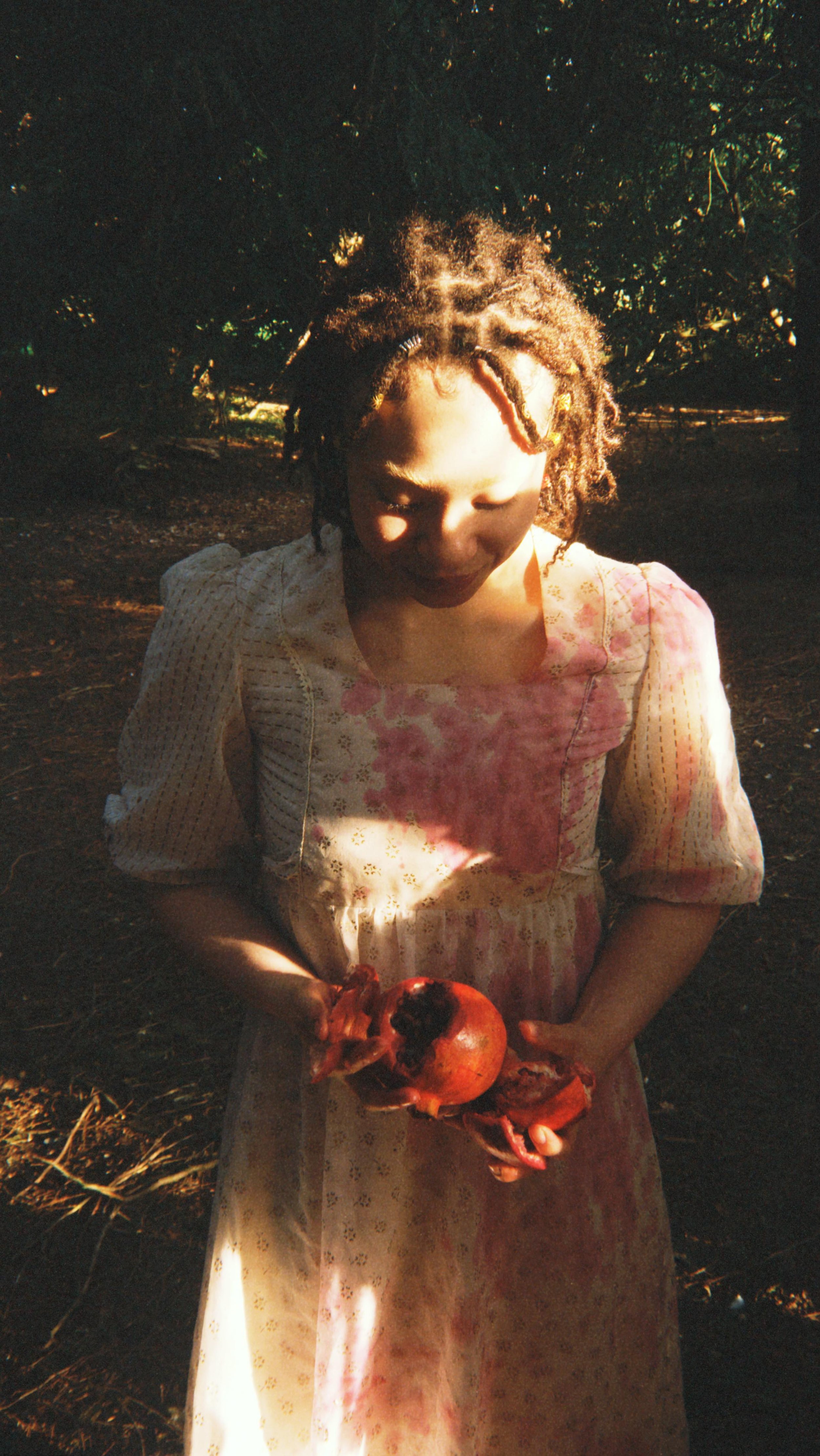 πͺ·ππ§Ίπ₯¬ Goblin Market ππ«π«π‘οΈ
a little glimpse behind the scenes of my editorial, based upon Christina Rossetti’s Goblin Market … part of my final major project <3
featuring two floral headdresses made by yours truly :)
assist