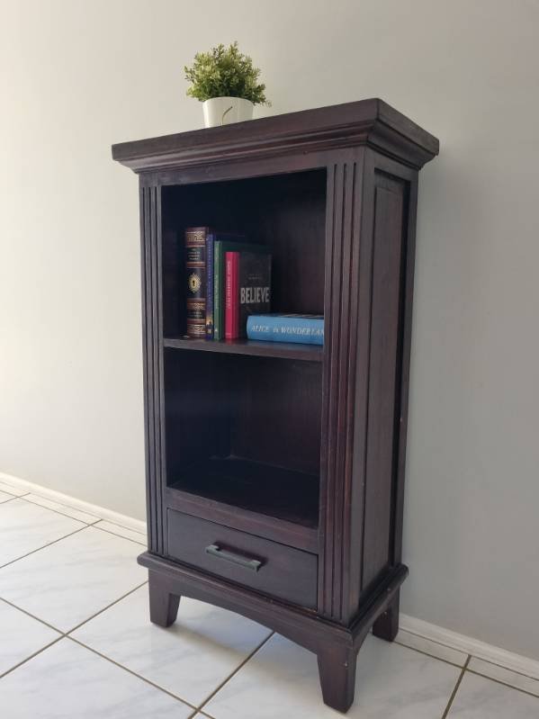 bookshelf primary image.jpeg