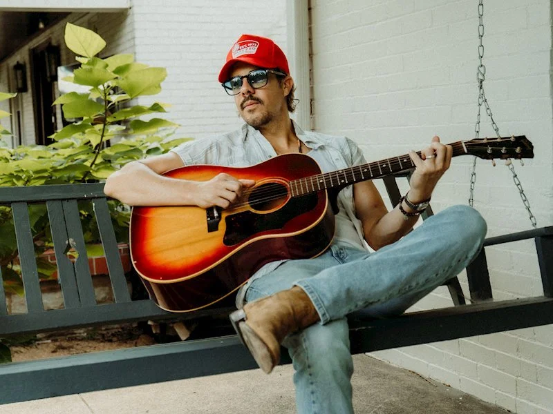 Everette releases new single, ‘Settling Down’