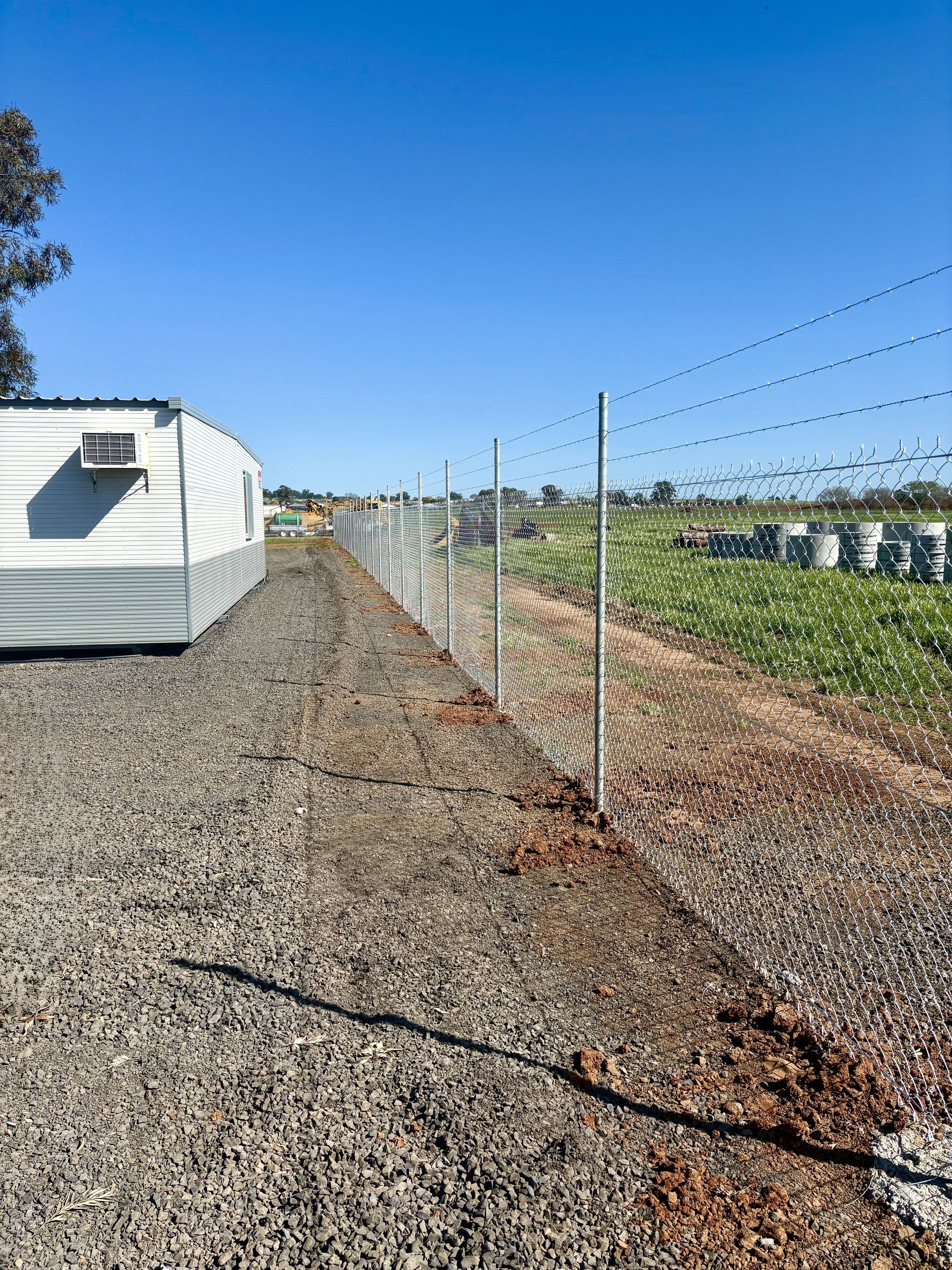 Recent job installation by TG Wheeler Contracting of 1800 high knuckle barb chainwire fence