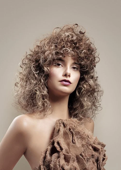 Un look creado en la búsqueda de la naturalidad


Gloss Pearl
Un look creado en la búsqueda de la naturalidad, con unos acabados que tienen como objetivo realzar la propia belleza natural. La mezcla de tonos .8 busca sacar ese lado más natural de nue