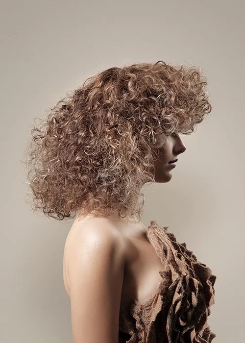 Un look creado en la búsqueda de la naturalidad


Gloss Pearl
Un look creado en la búsqueda de la naturalidad, con unos acabados que tienen como objetivo realzar la propia belleza natural. La mezcla de tonos .8 busca sacar ese lado más natural de nue