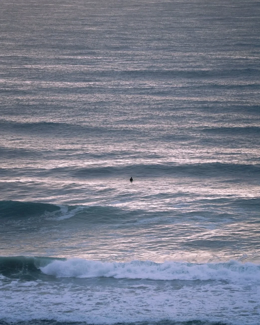 Silhouettes et reflets de la Chambre d&rsquo;Amour 

#sunset #ocean #oceanphotography #surfphoto #sony #sonyalpha