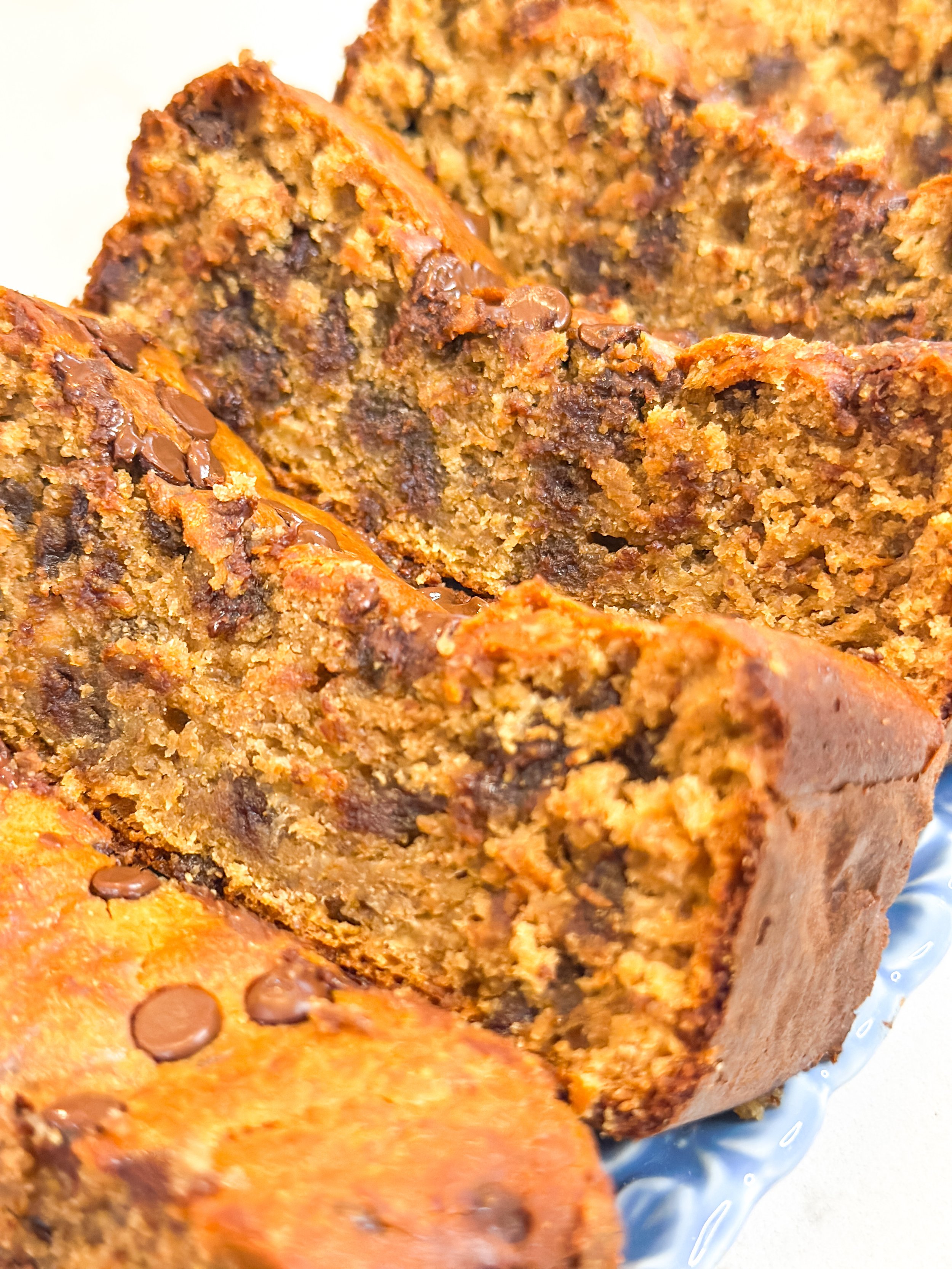 🍌 One-Banana Peanut Butter Chocolate Chip Bread (Vegan + Gluten-Free)
